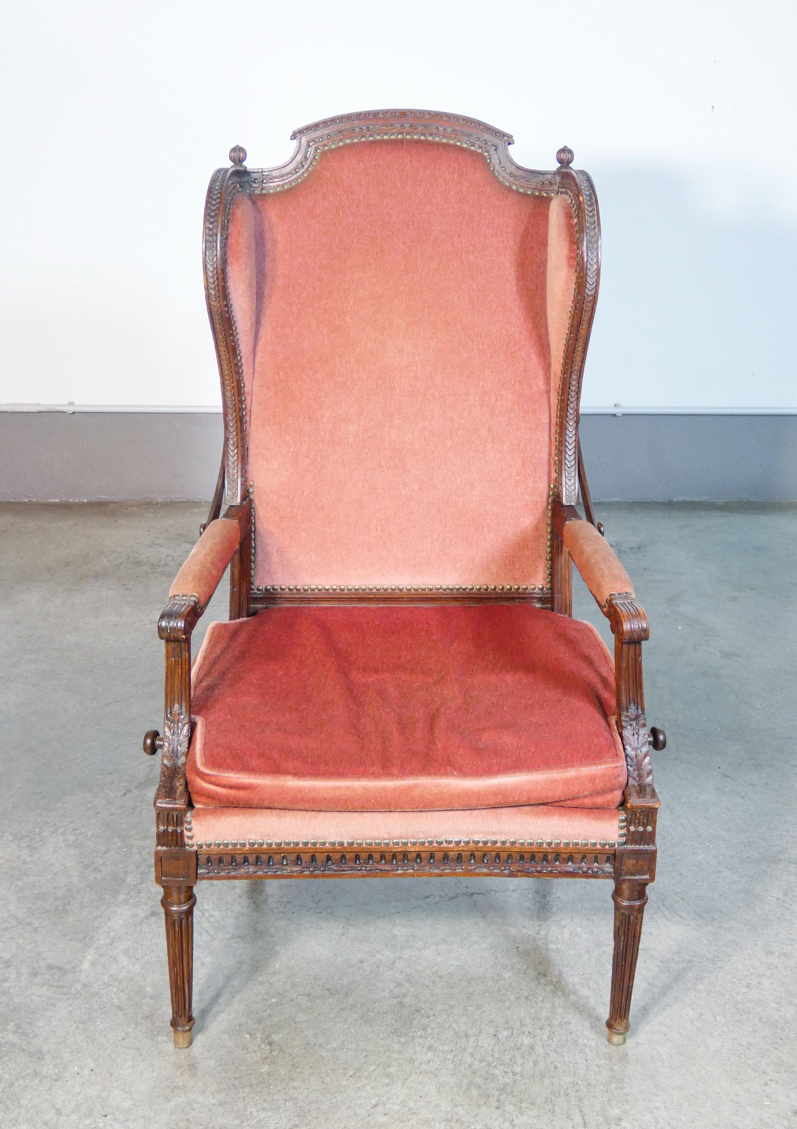 Wood Rare Directoire-style recliner armchair in walnut wood. Late eighteenth century For Sale