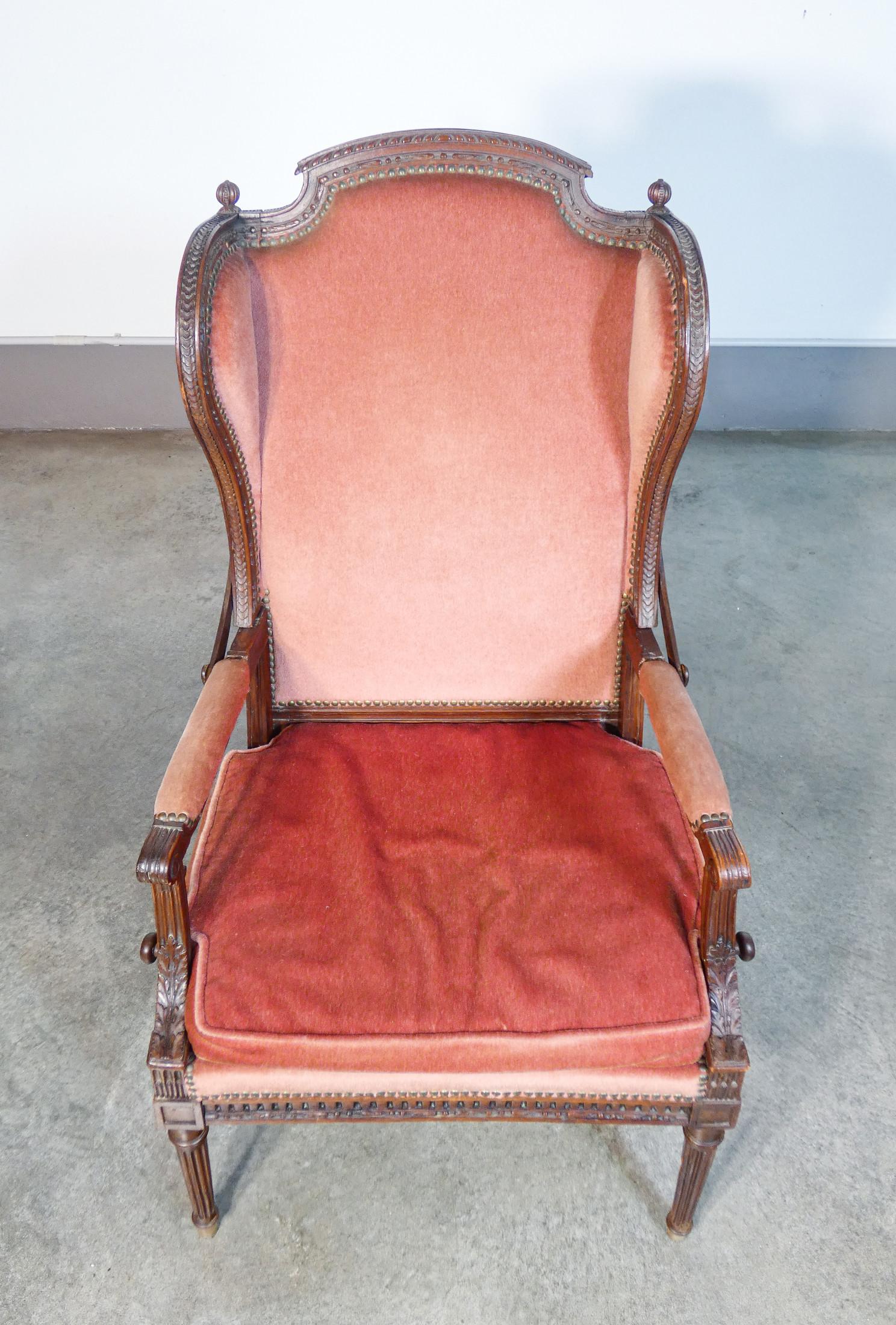 Rare Directoire-style recliner armchair in walnut wood. Late eighteenth century For Sale 1