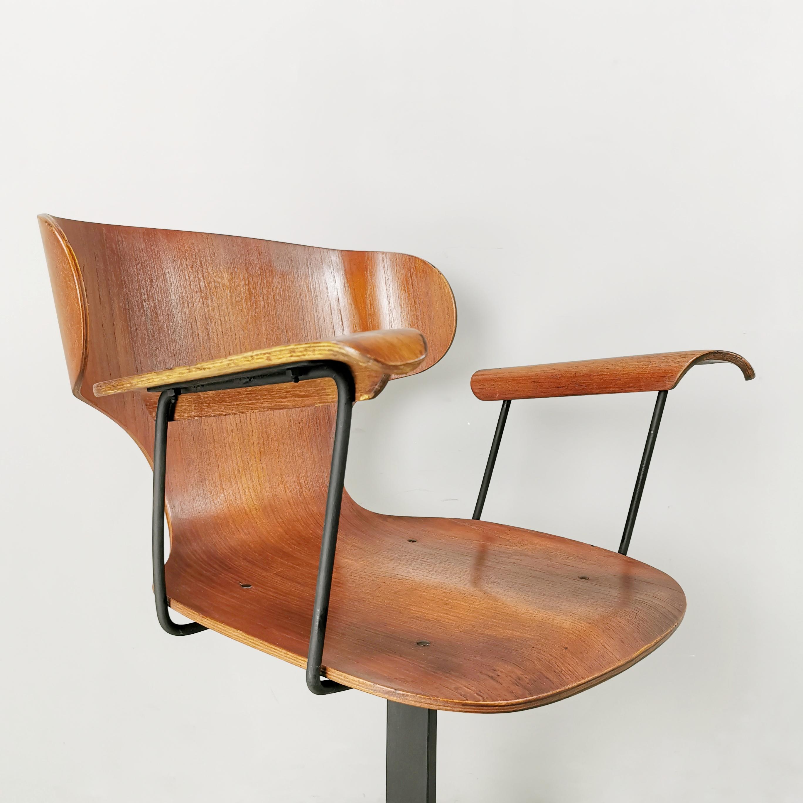 20th Century rare 50s/60s curved wooden office chair en vente