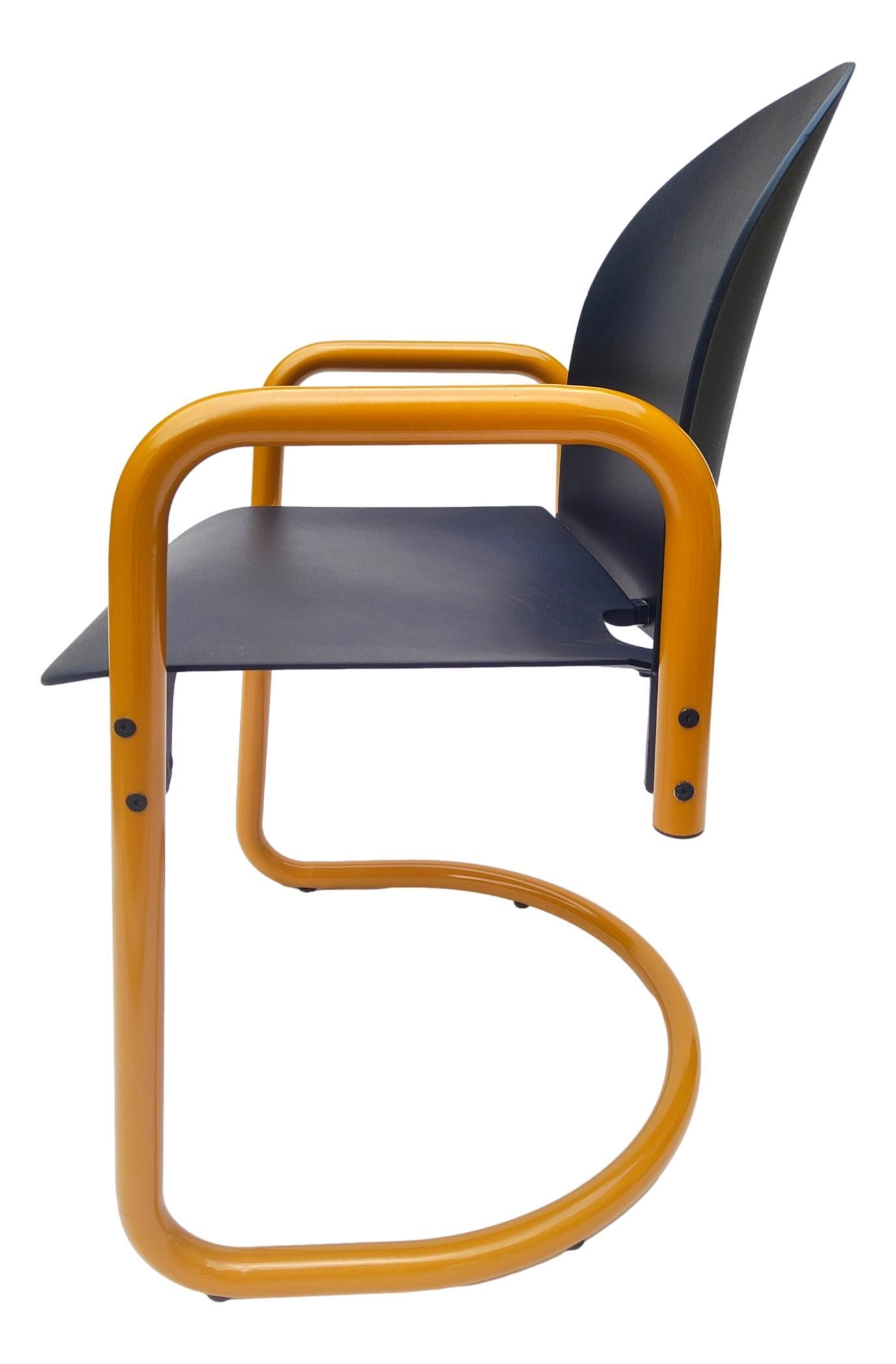 Italian rare dialogue chair design afra and tobia scarpa for b&b italia 1970s For Sale