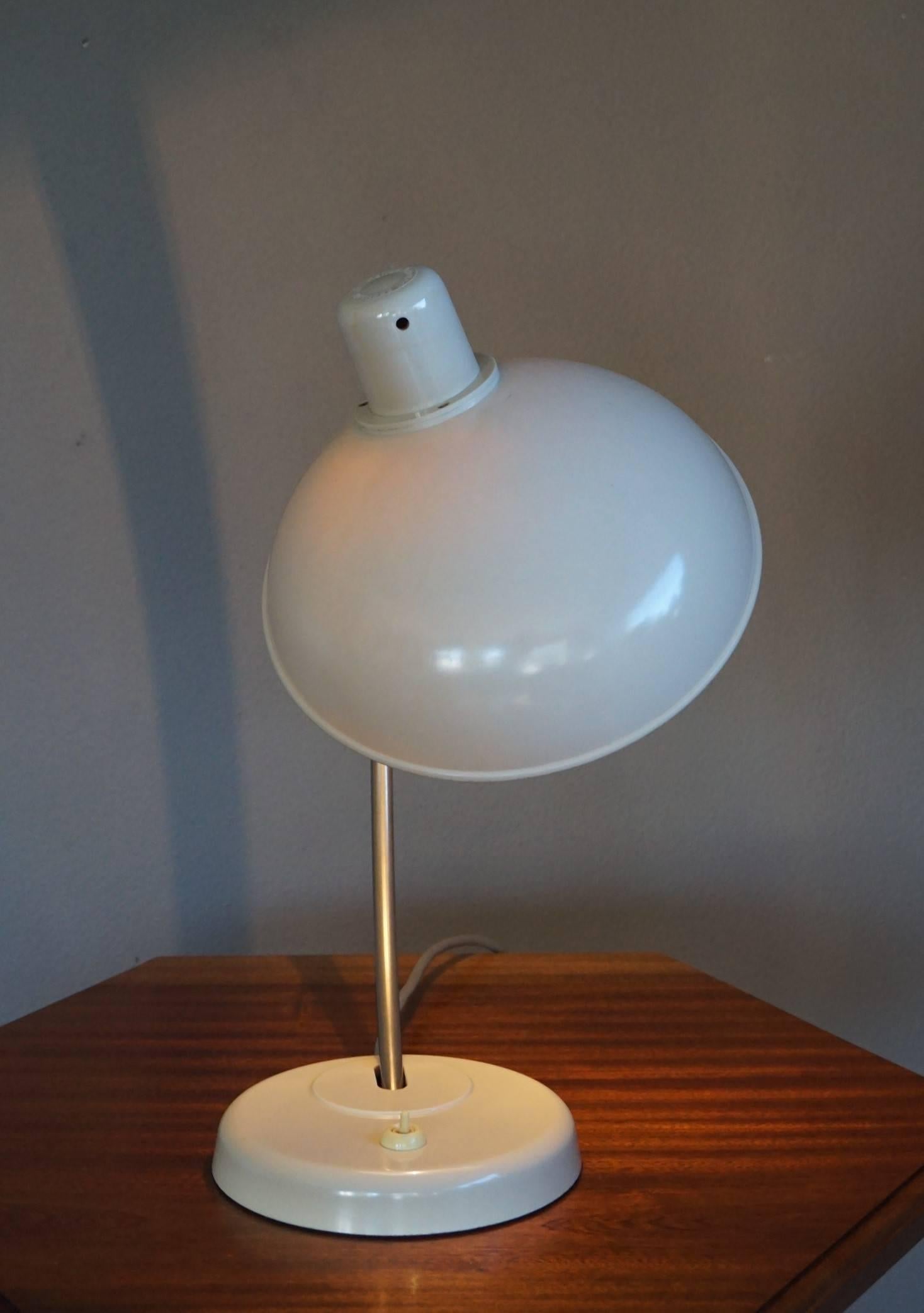 Rare & Highly Stylish Mid-Century Bauhaus Style White Bakelite Table / Desk Lamp 5