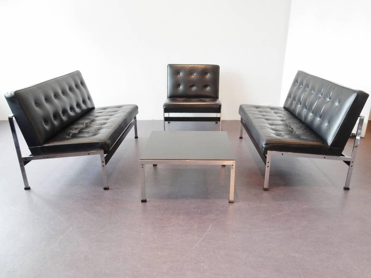 This rare and complete seating group is a design by Kho Liang Ie for the company of Artifort. Kho Liang Ie joined Artifort in 1958 as estethic advisor. The 020 model was designed in 1958 and was a turning point for Artifort in their designs and was