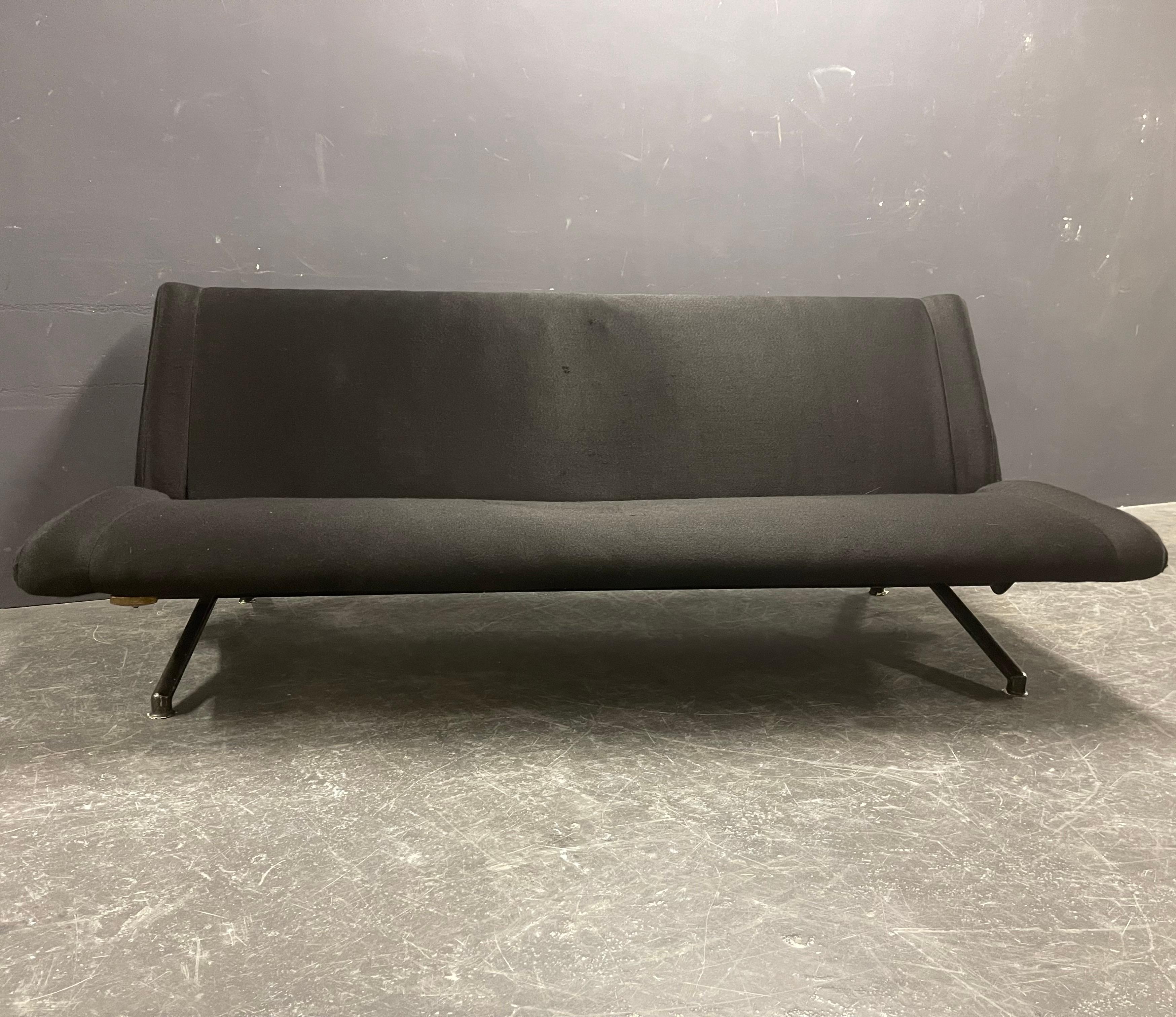 seltene 1. auflage osvaldo borsani d70 sofa (Metall) im Angebot