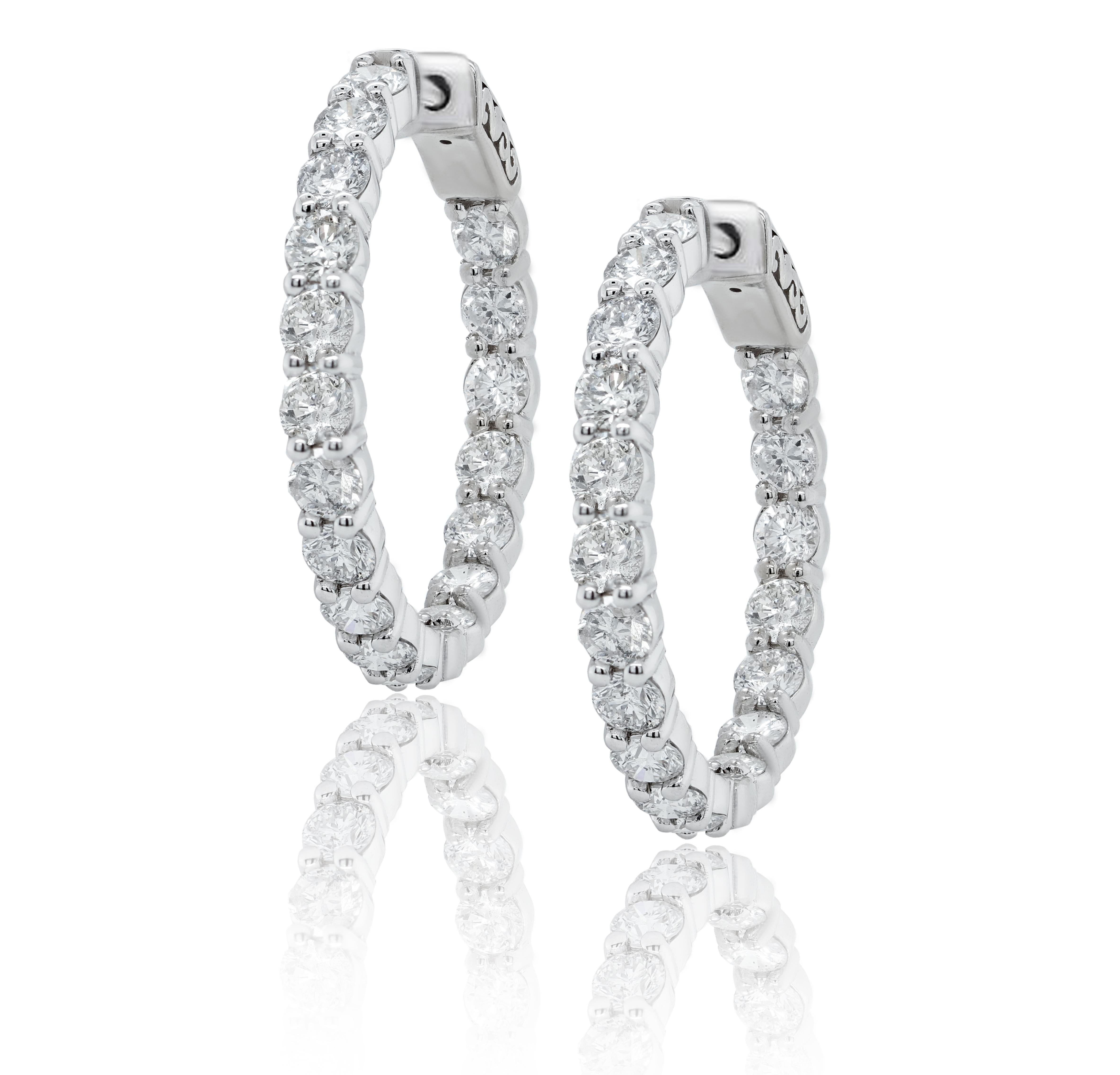 Rare 10.00 Carat Diamond Hoop Earrings, Each Diamond 0.31 Carat In New Condition For Sale In New York, NY