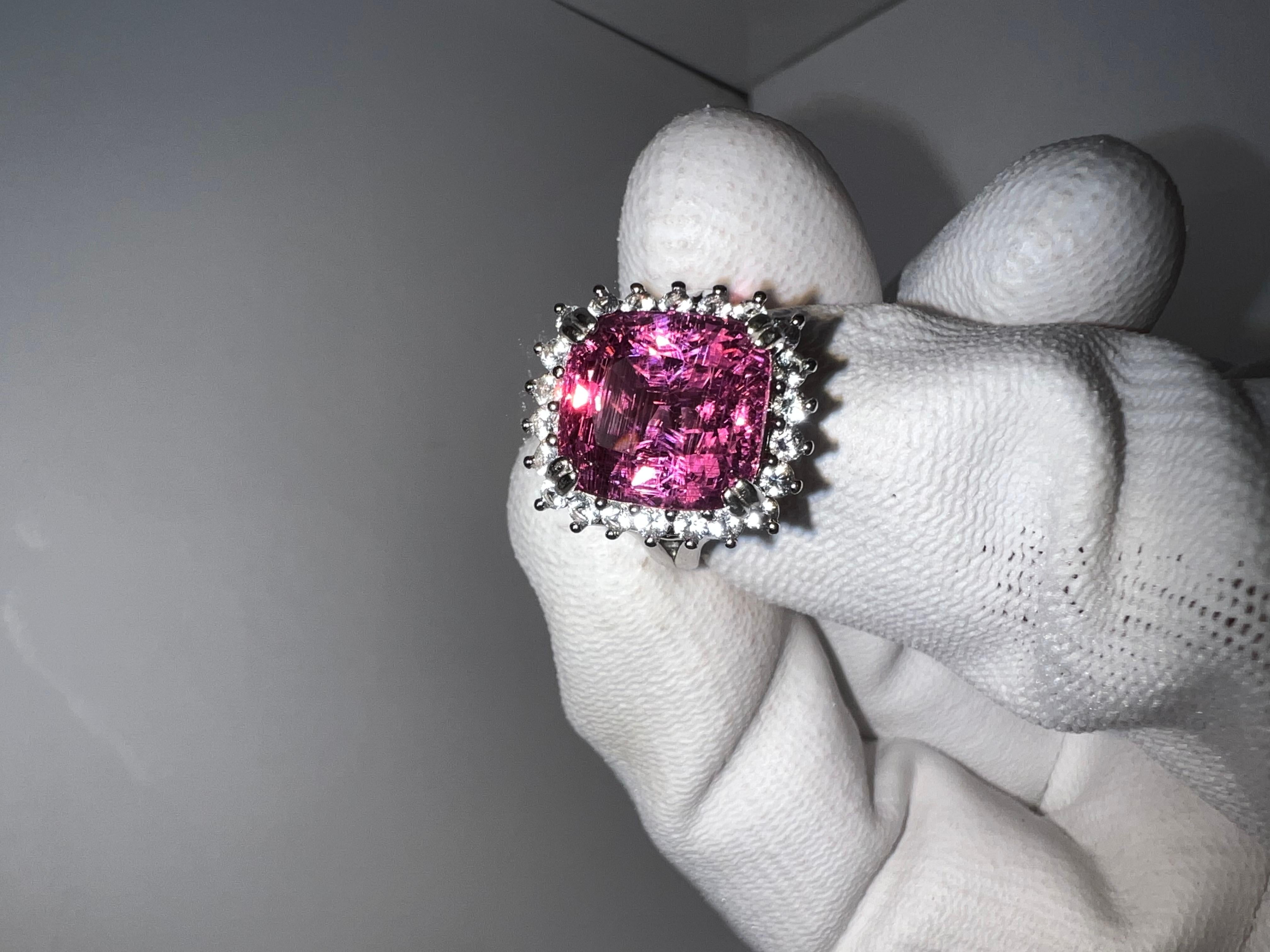 Rare 10.3 Carat Purplish Pink Spinel Coctail Ring, Gemstone is GIA Certified 5