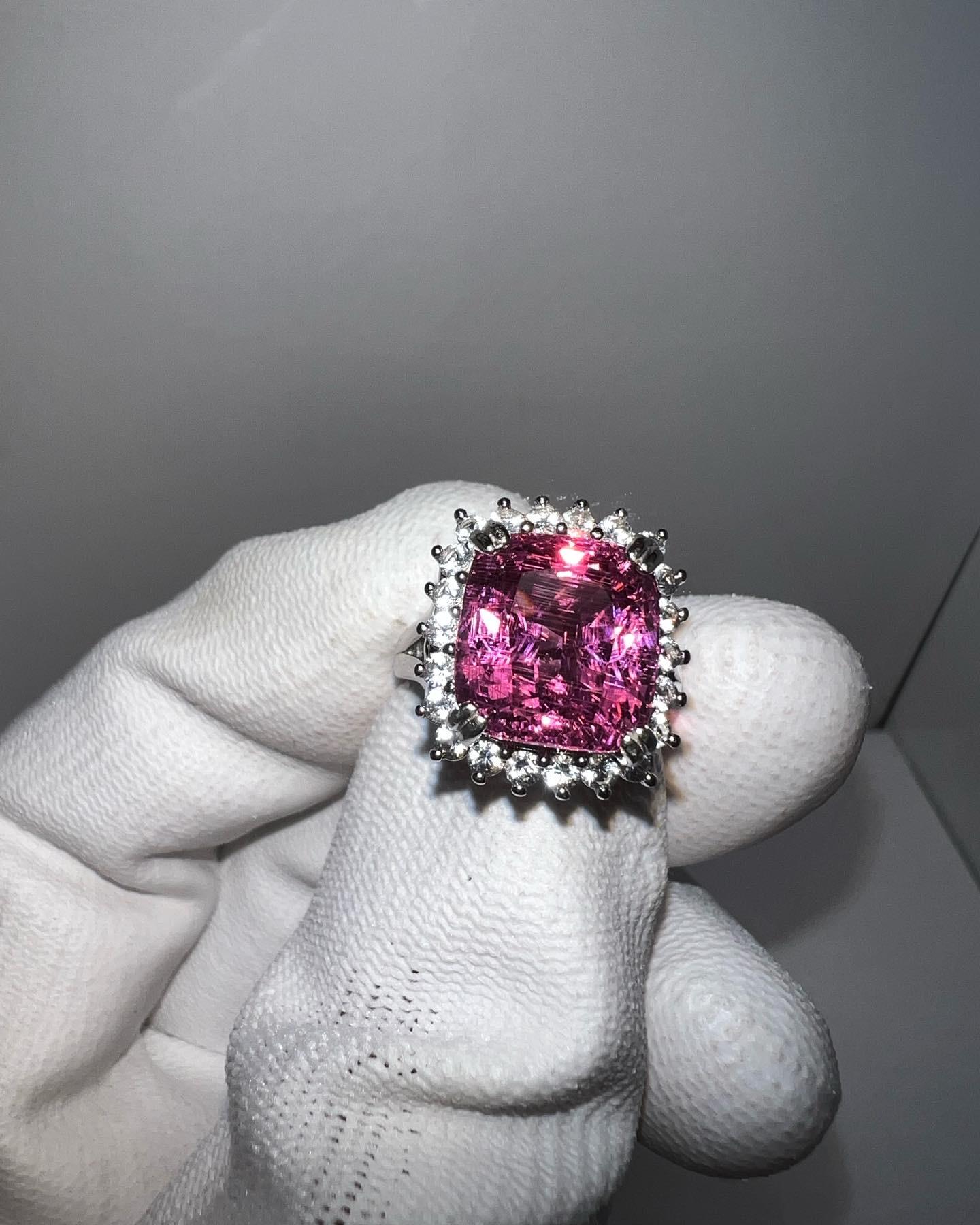 Contemporary Rare 10.3 Carat Purplish Pink Spinel Coctail Ring, Gemstone is GIA Certified