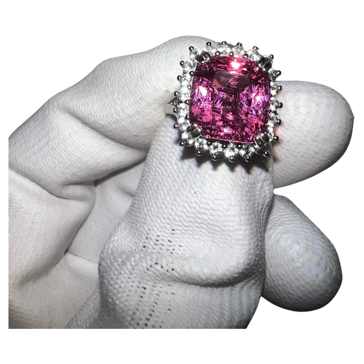 Rare 10.3 Carat Purplish Pink Spinel Coctail Ring, Gemstone is GIA Certified