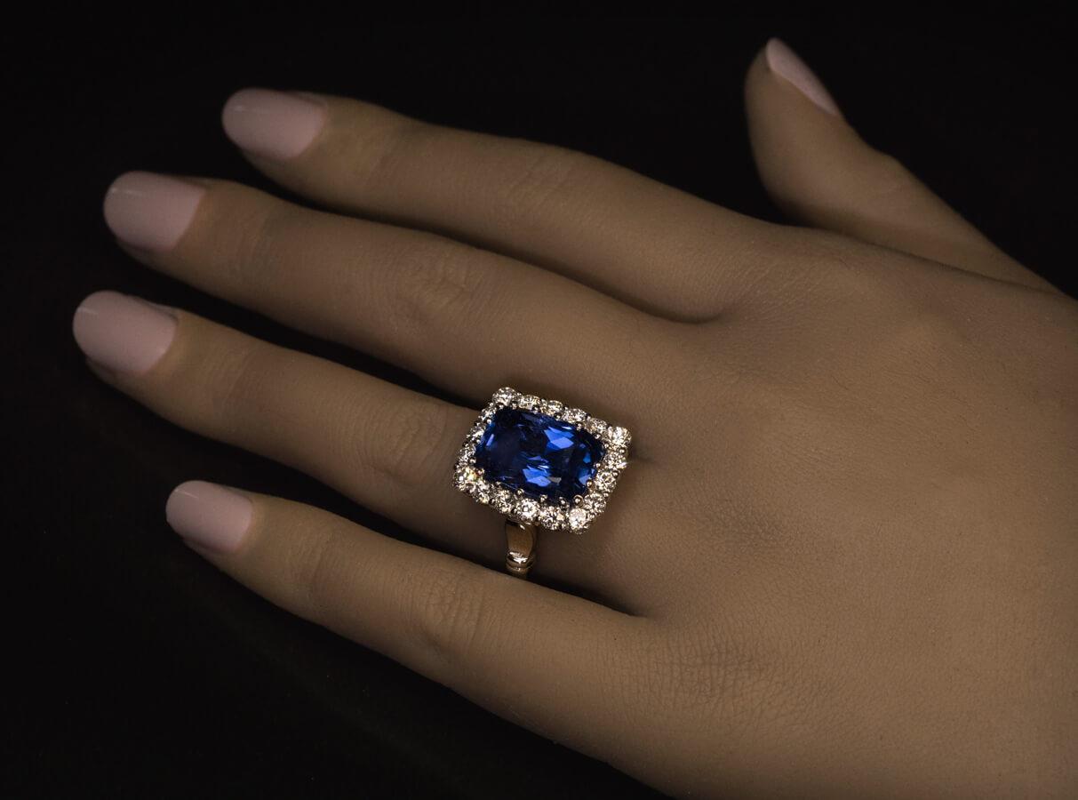 Women's Rare 11 Ct Ceylon Sapphire Diamond Platinum Ring For Sale