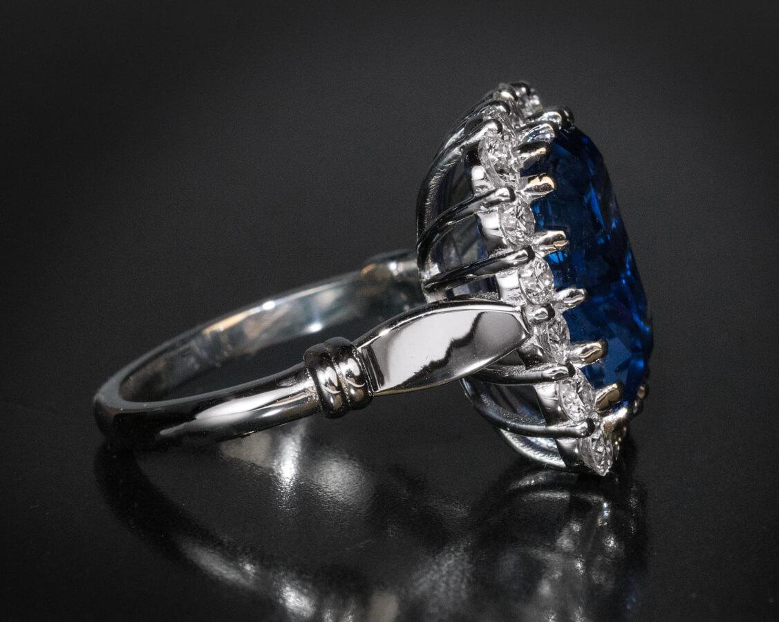 Rare 11 Ct Ceylon Sapphire Diamond Platinum Ring For Sale 1