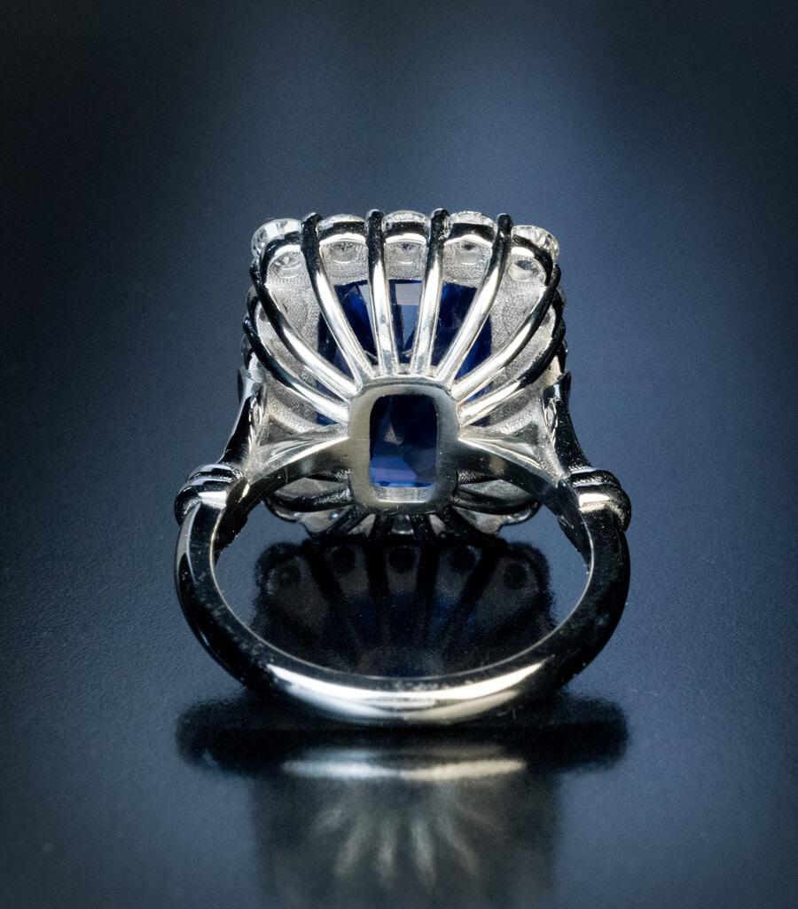 Rare 11 Ct Ceylon Sapphire Diamond Platinum Ring For Sale 3
