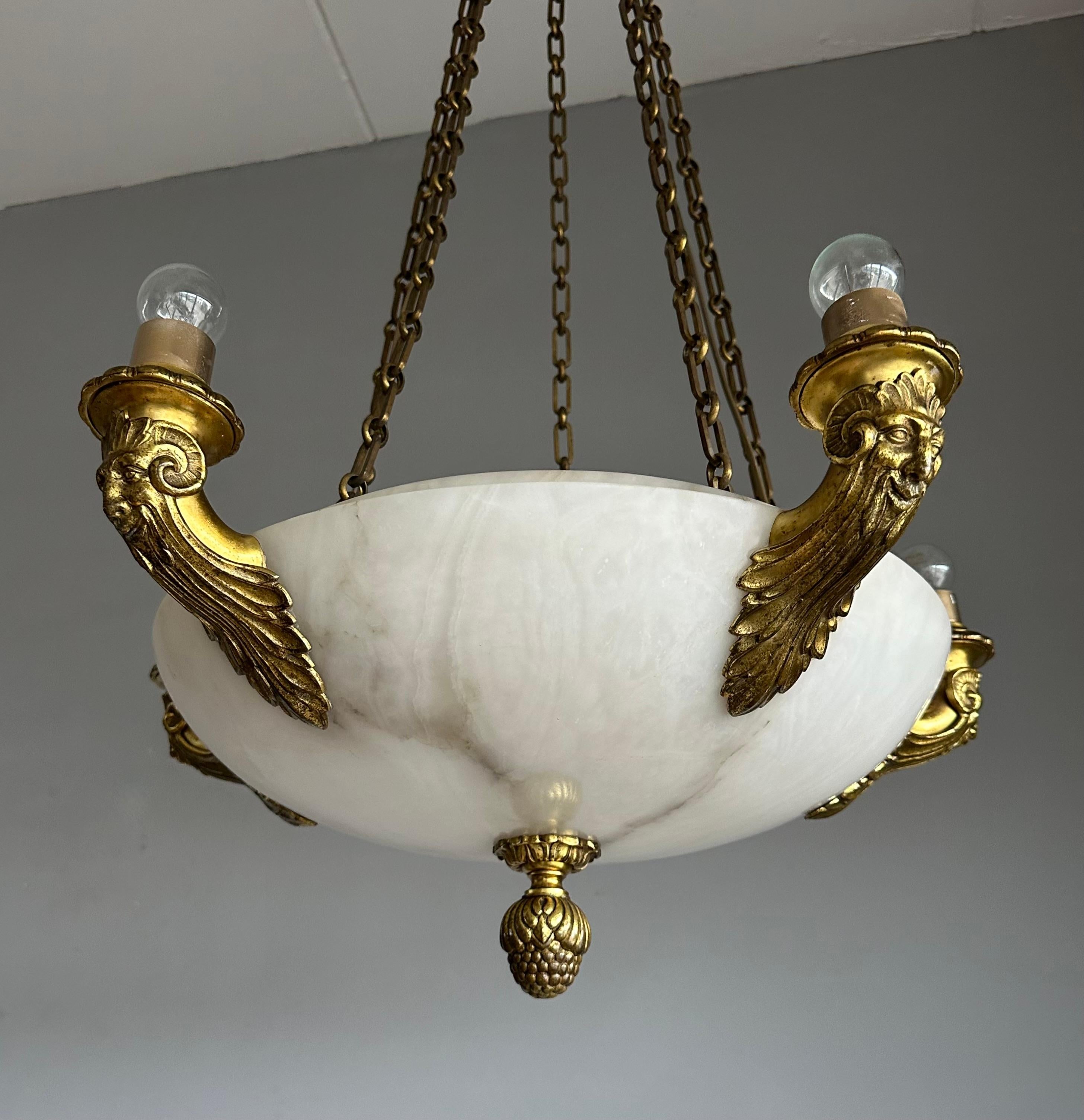 Seltene 11 Licht vergoldeter Bronze & Alabaster großen Schatten Kronleuchter w. Oger-Skulpturen im Angebot 2