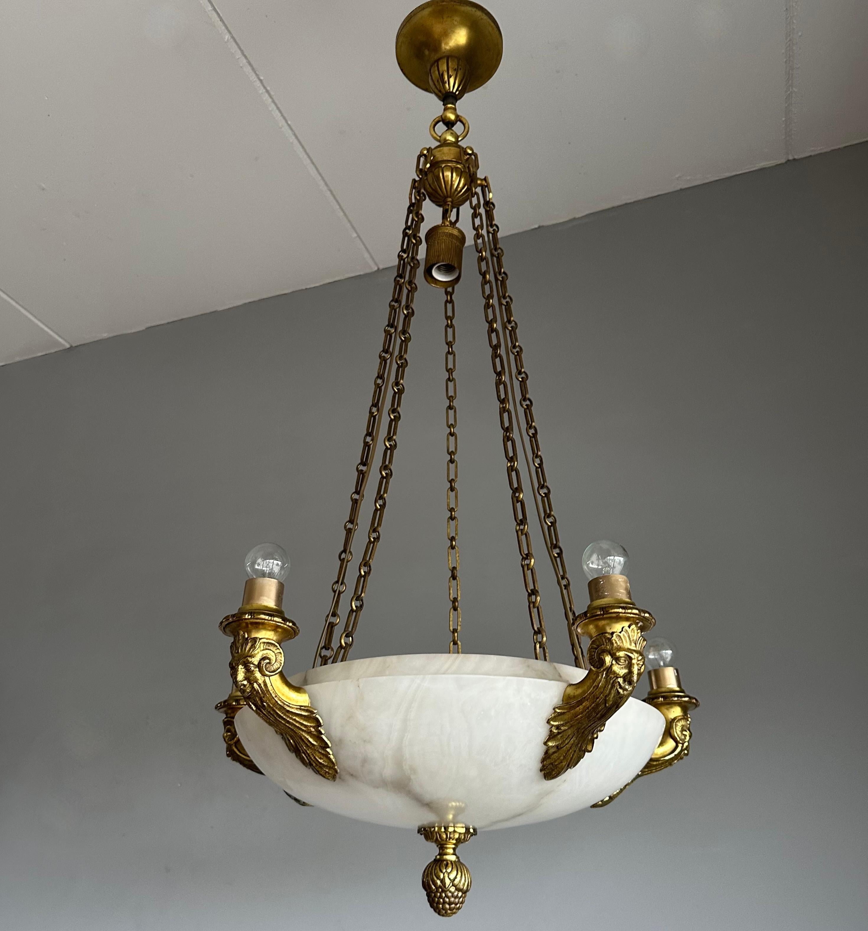 Seltene 11 Licht vergoldeter Bronze & Alabaster großen Schatten Kronleuchter w. Oger-Skulpturen im Angebot 3