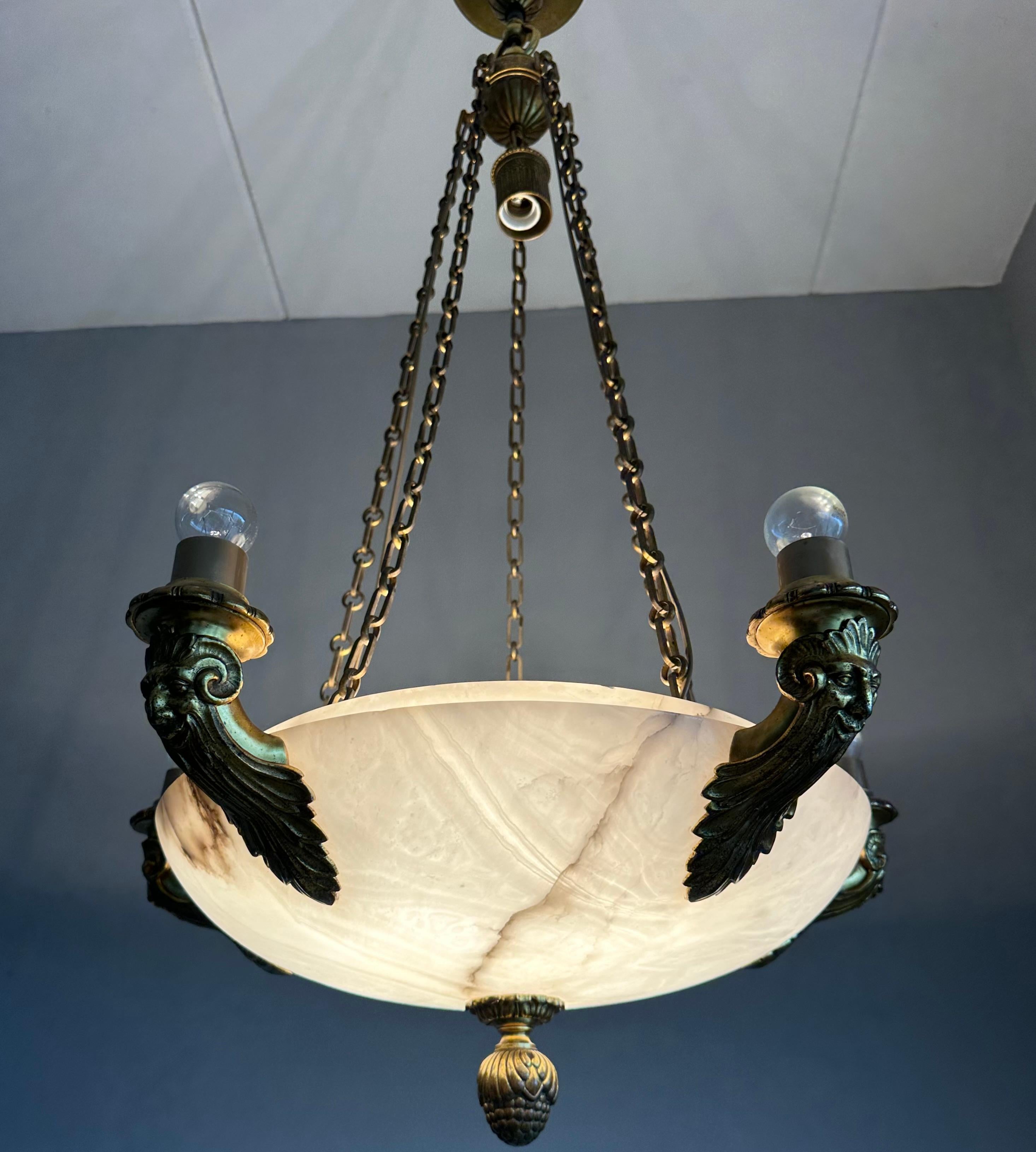 Seltene 11 Licht vergoldeter Bronze & Alabaster großen Schatten Kronleuchter w. Oger-Skulpturen im Angebot 6