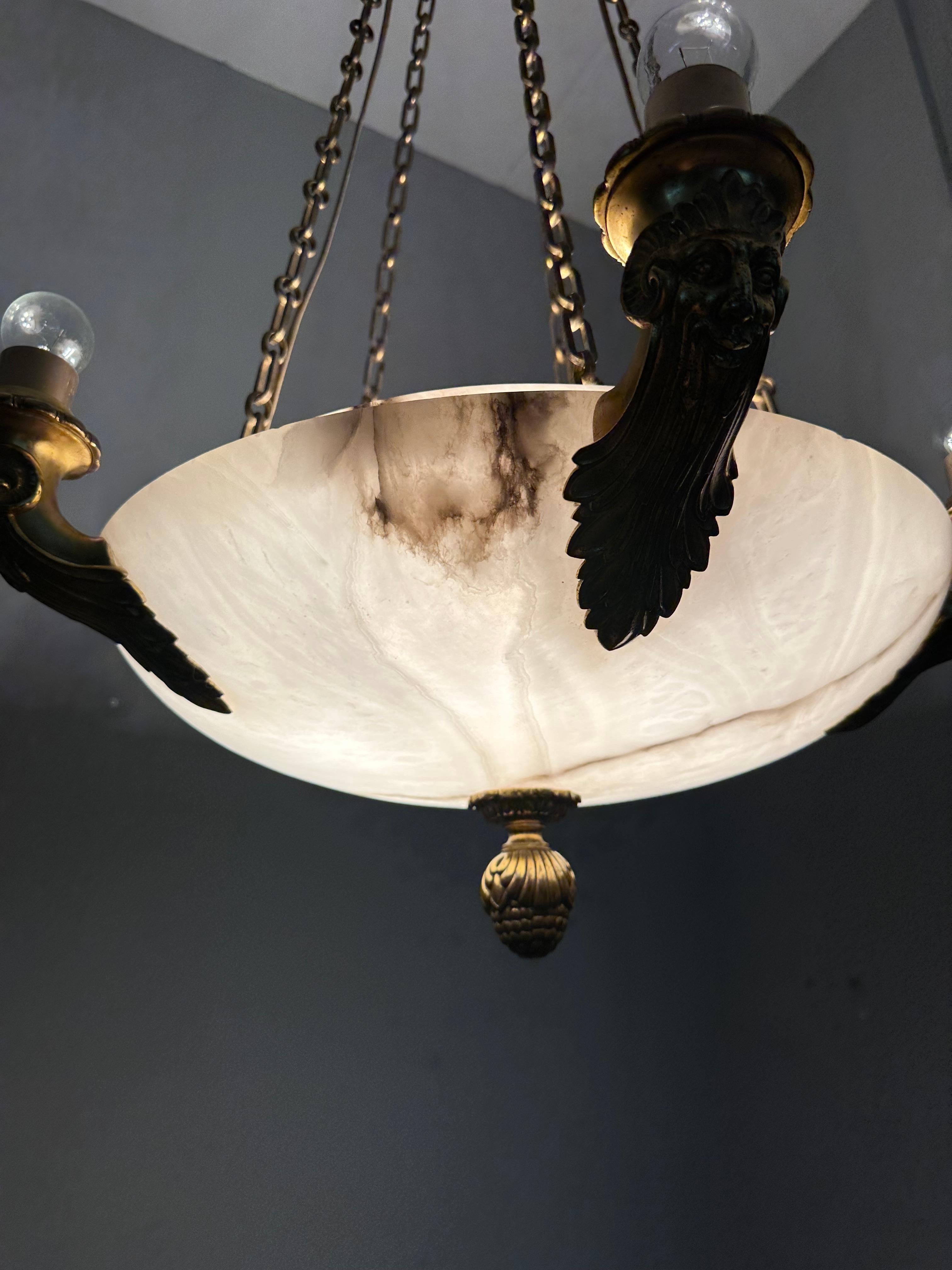 Seltene 11 Licht vergoldeter Bronze & Alabaster großen Schatten Kronleuchter w. Oger-Skulpturen im Angebot 8