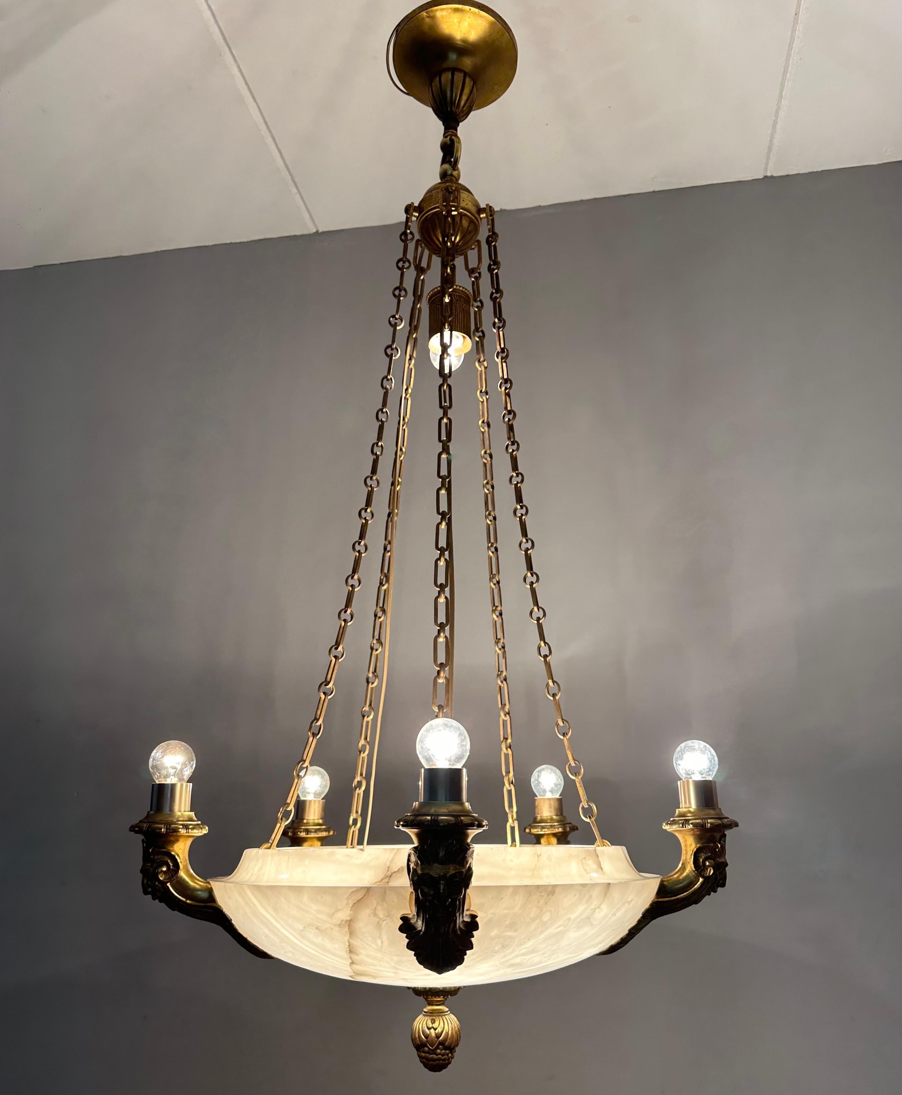 Seltene 11 Licht vergoldeter Bronze & Alabaster großen Schatten Kronleuchter w. Oger-Skulpturen im Angebot 12