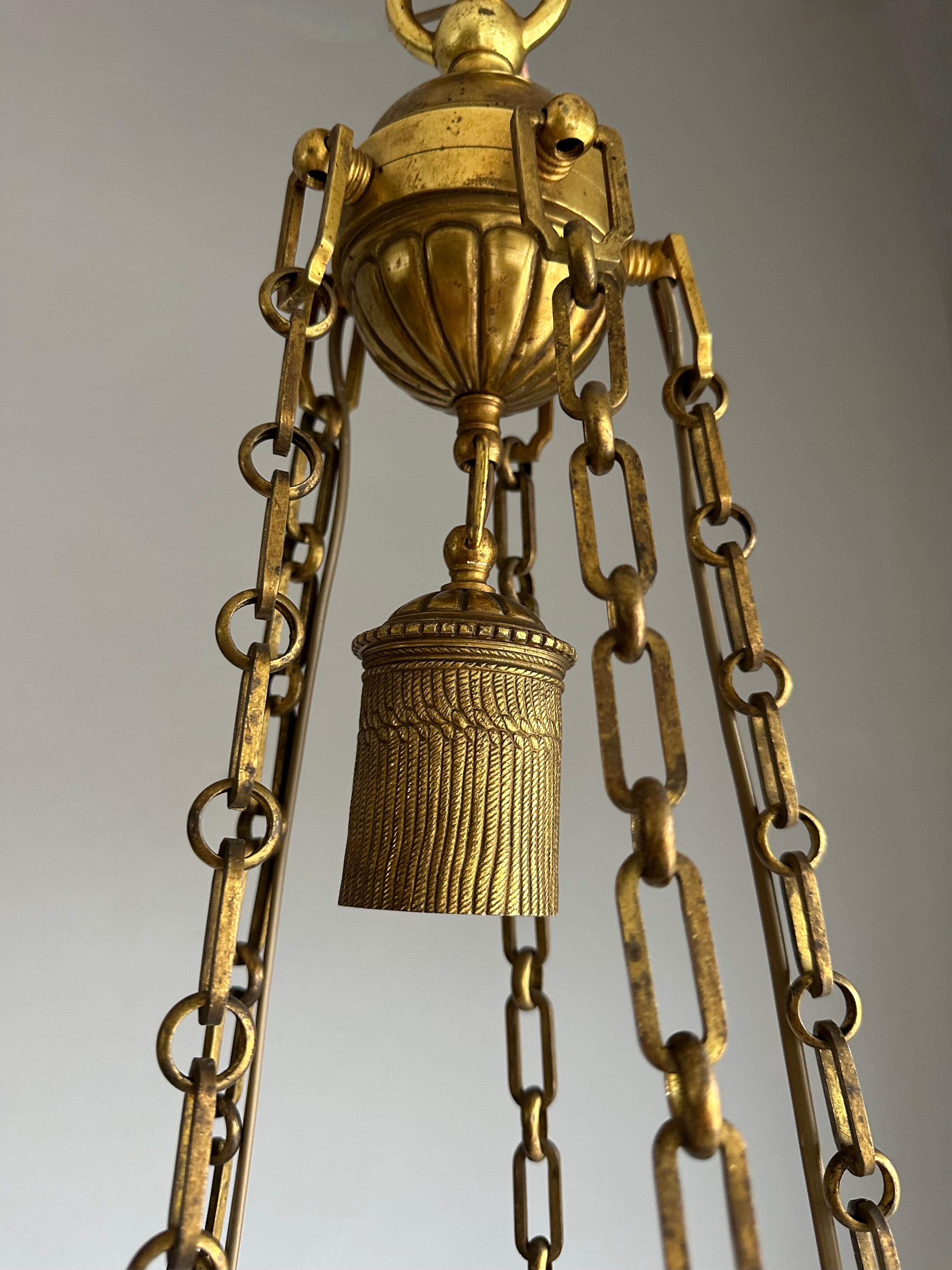 Seltene 11 Licht vergoldeter Bronze & Alabaster großen Schatten Kronleuchter w. Oger-Skulpturen (Handgeschnitzt) im Angebot