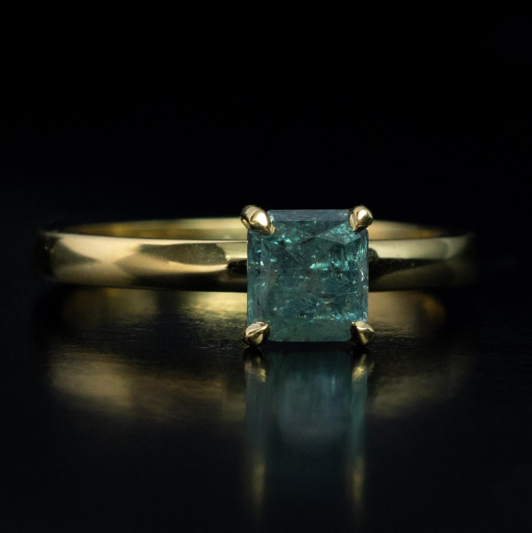 Rare 1.11 Carat Russian Alexandrite 18K Gold Engagement Ring In New Condition For Sale In Chicago, IL