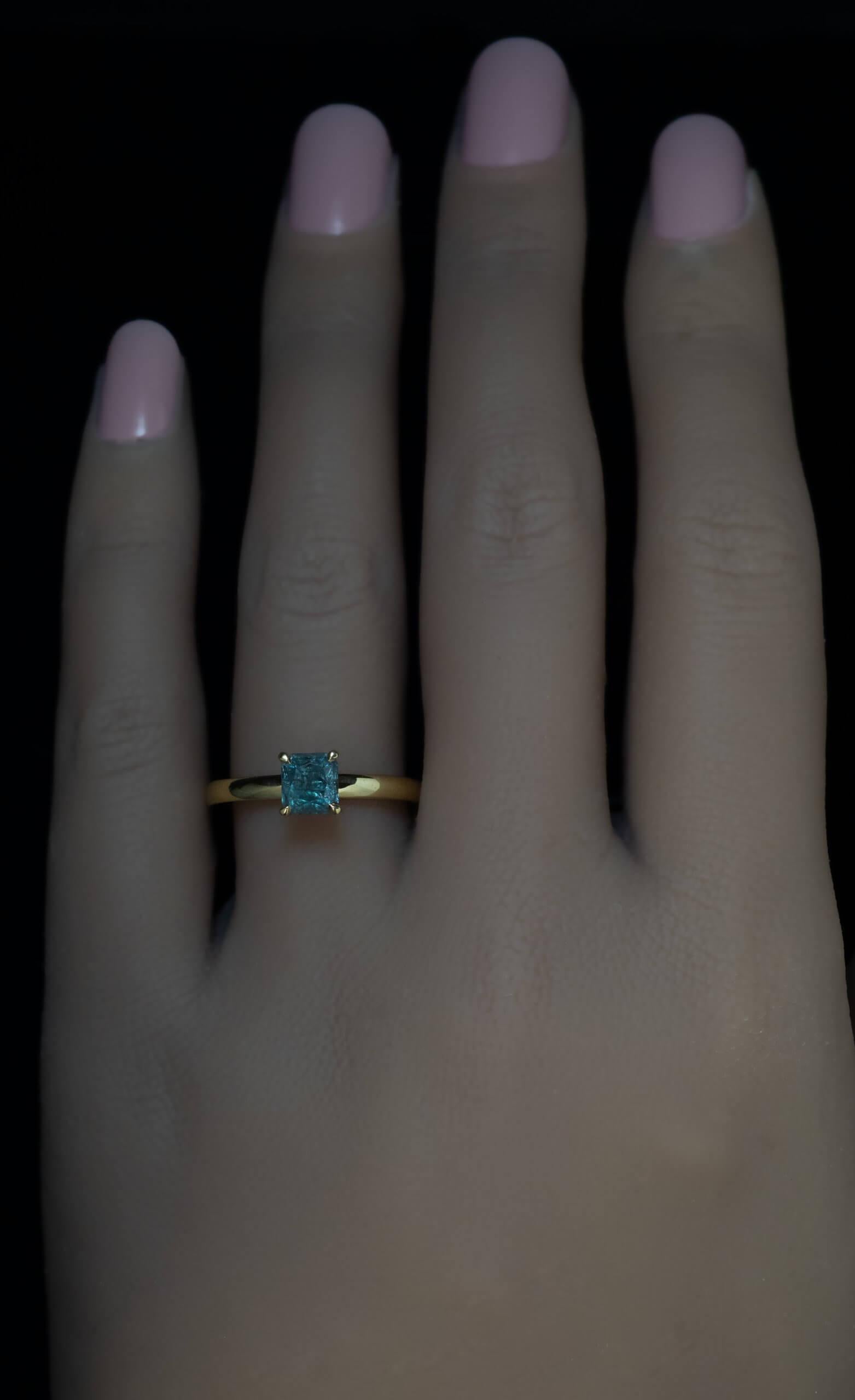 Women's Rare 1.11 Carat Russian Alexandrite 18K Gold Engagement Ring For Sale