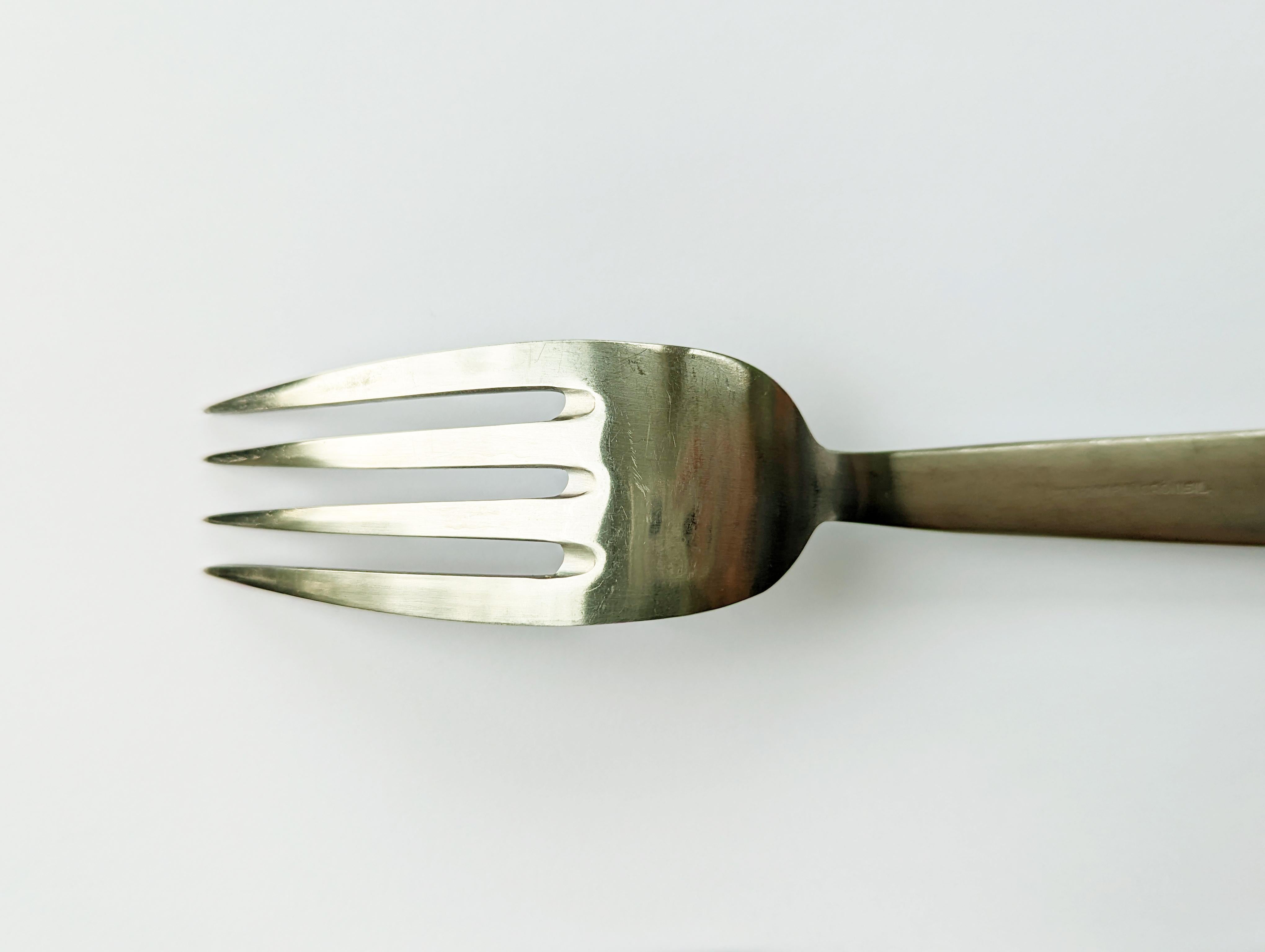 Rare 12-person Nickel Silver cutlery set by Gio Ponti for Calderoni, 1960s For Sale 5