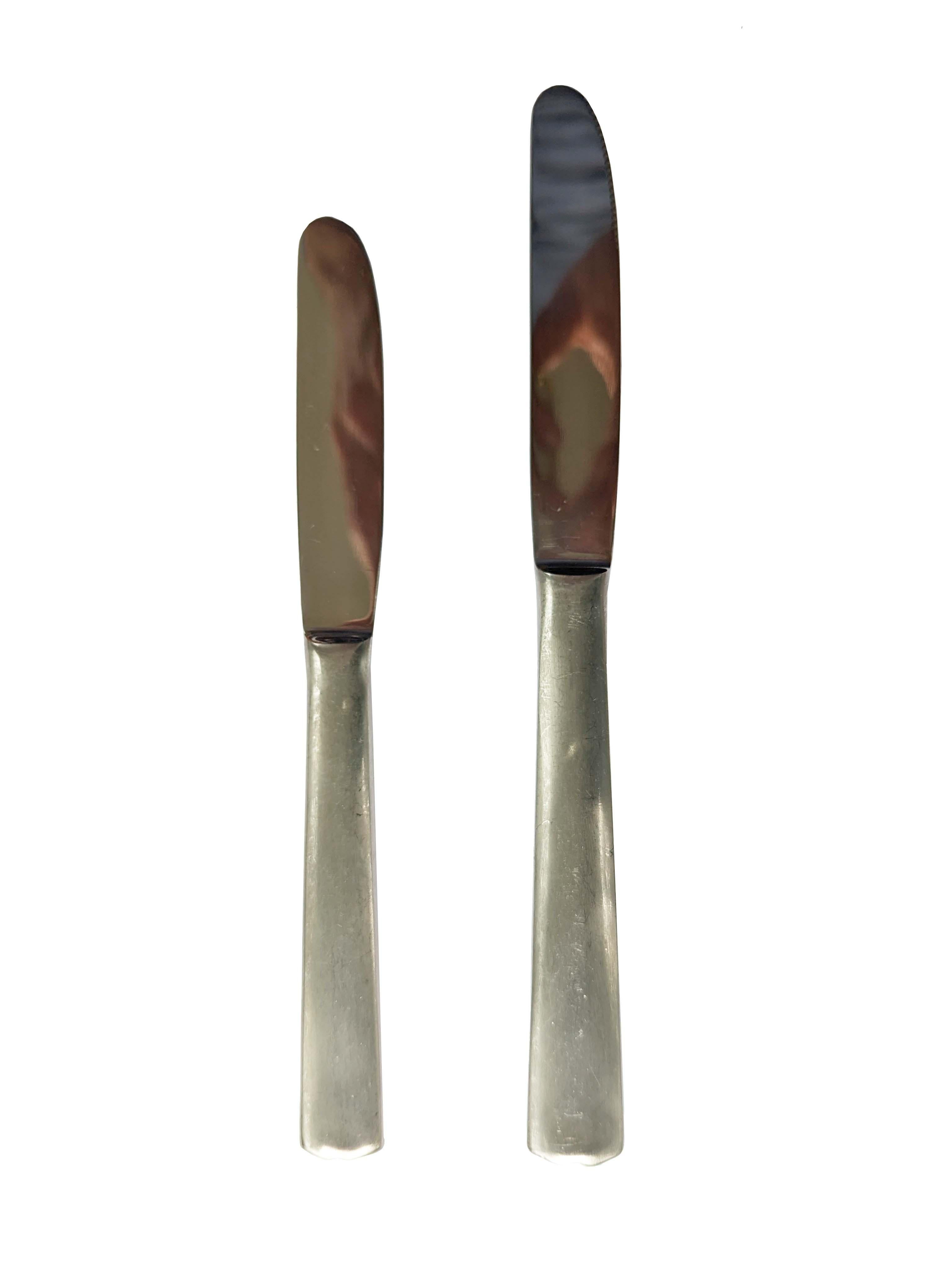 Rare 12-person Nickel Silver cutlery set by Gio Ponti for Calderoni, 1960s For Sale 9