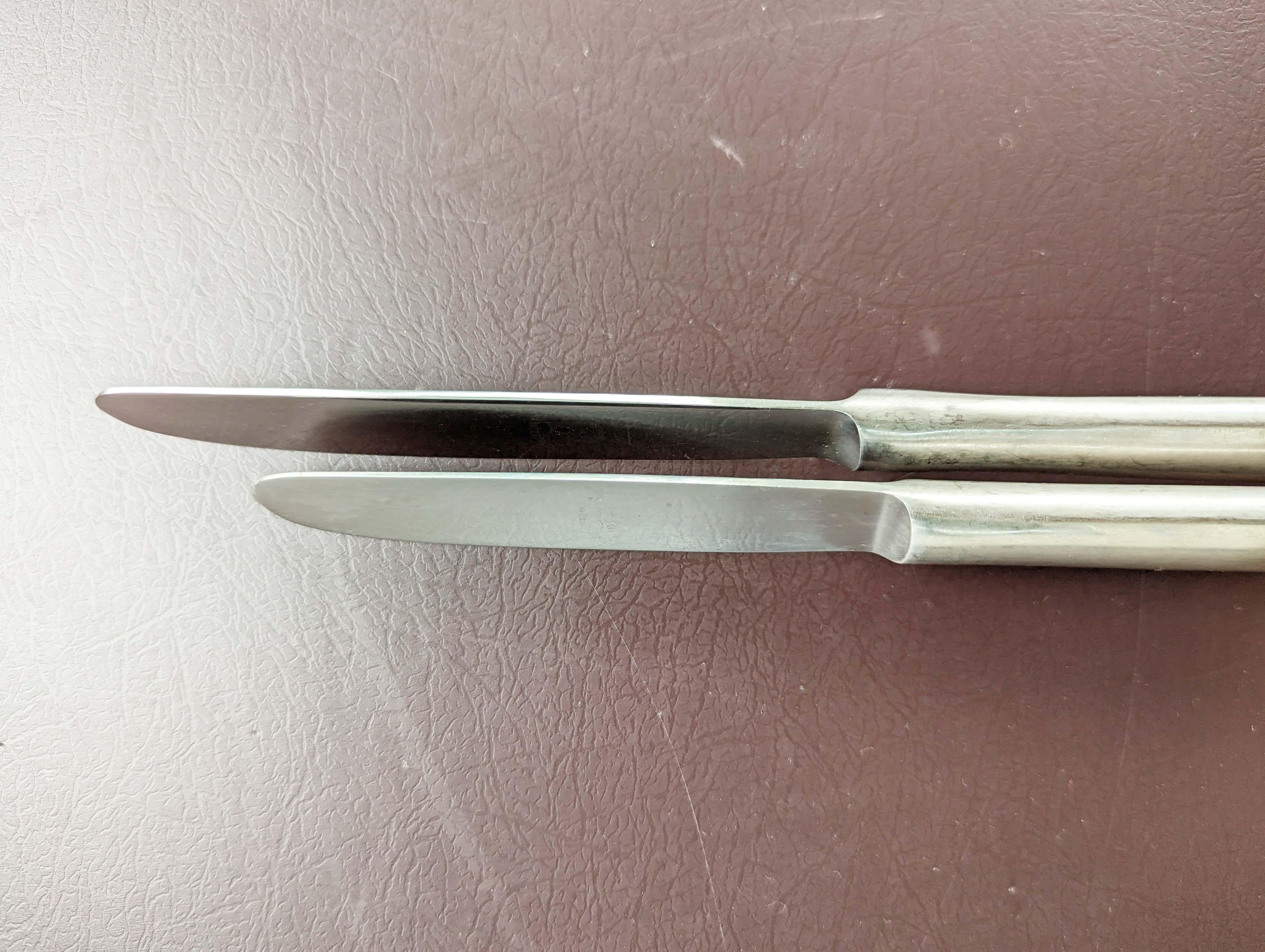 Rare 12-person Nickel Silver cutlery set by Gio Ponti for Calderoni, 1960s For Sale 10