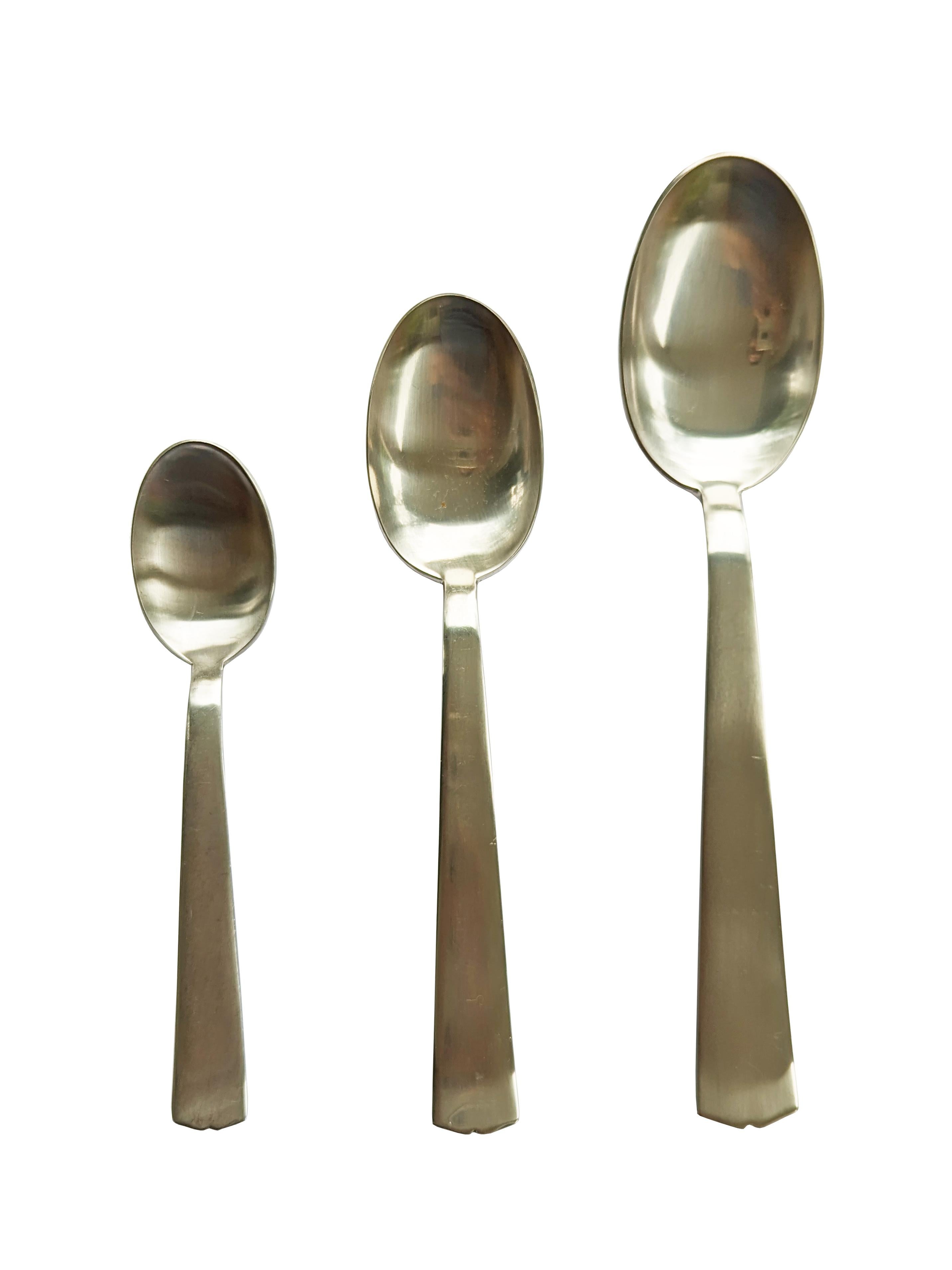 Rare 12-person Nickel Silver cutlery set by Gio Ponti for Calderoni, 1960s For Sale 12