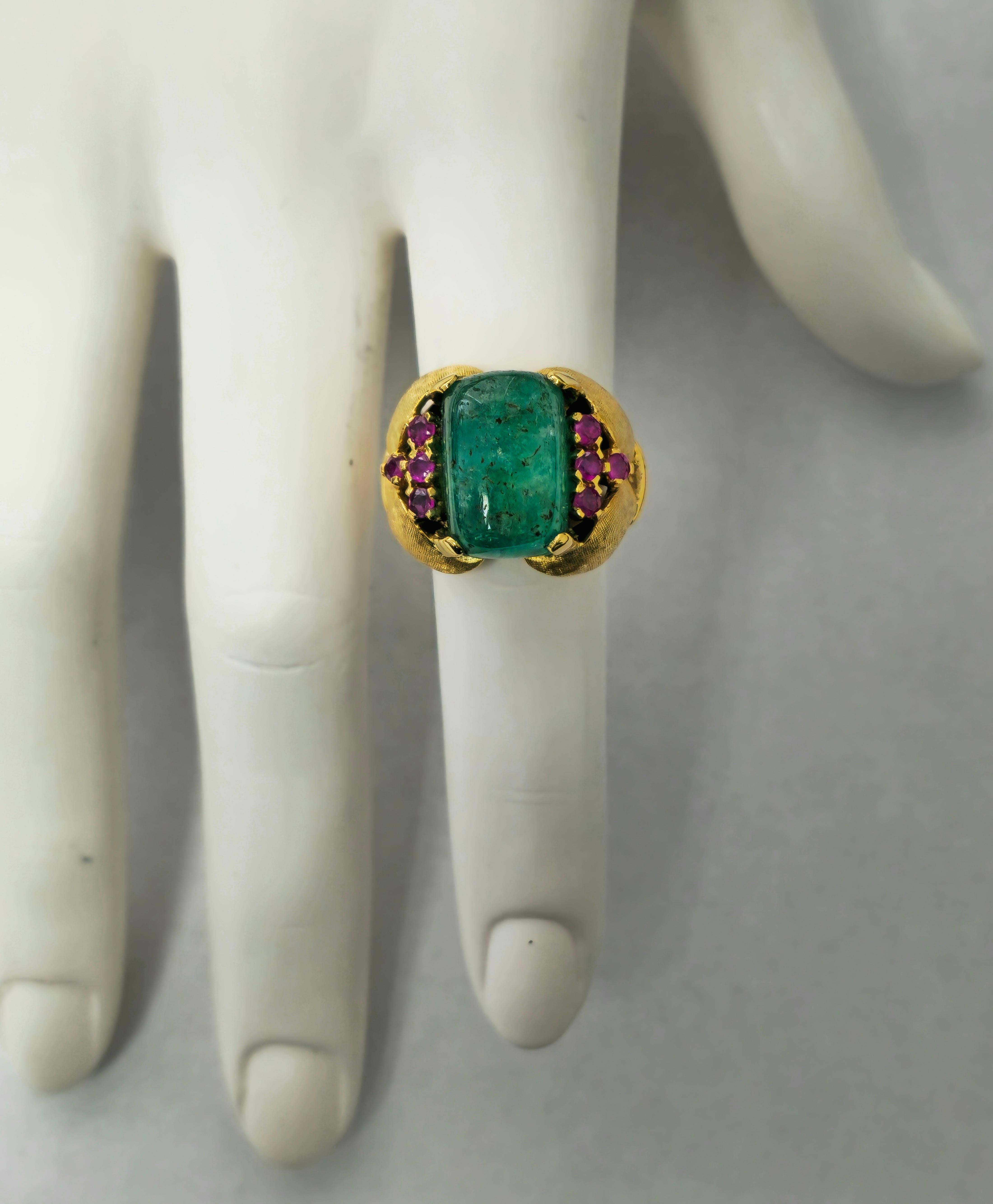 Rare 12.11 Carat Colombian Emerald & Ruby Ring in 14k Gold In Excellent Condition For Sale In Miami, FL