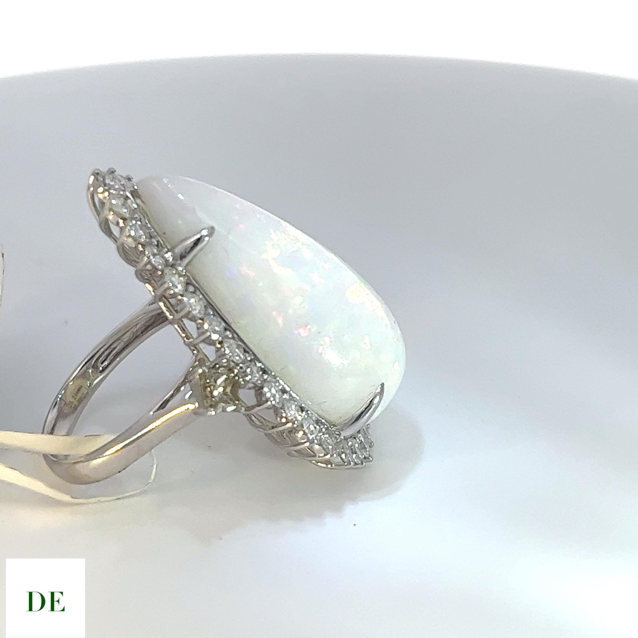 Rare 14k White Gold 25.21 Carat Opal 2.89 Carat Diamond Statement Cocktail Ring In New Condition In kowloon, Kowloon