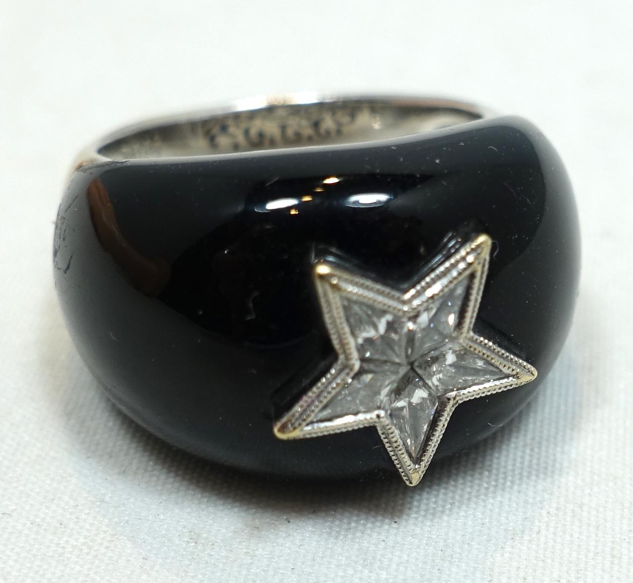 Rare 14kt White Gold Diamond Star & Onyx Ring, Size  6 In Good Condition For Sale In New York, NY