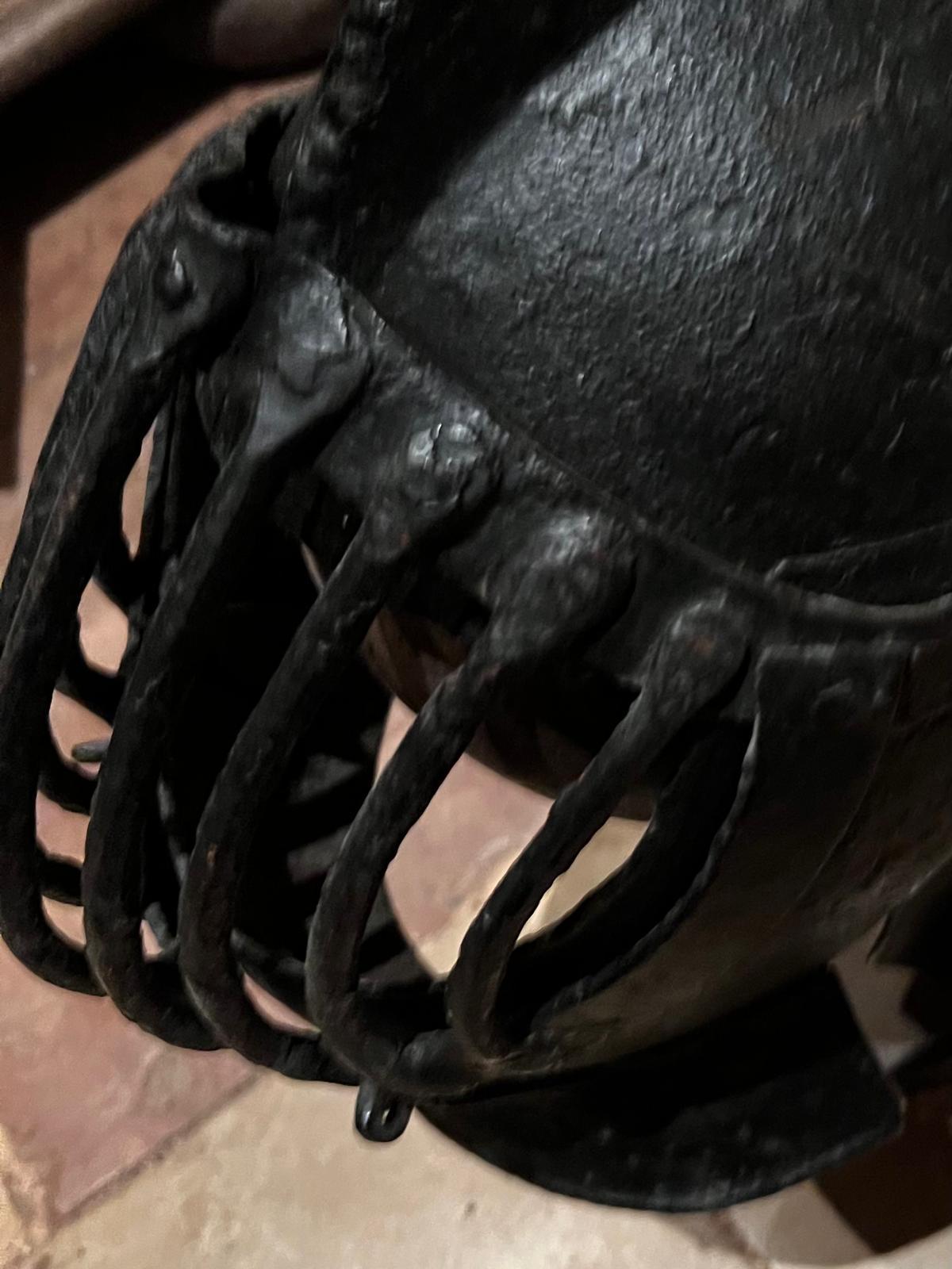 Rare casque de tournoi italien de la Renaissance du XVe siècle avec support d'origine Excellent état - En vente à Doha, QA