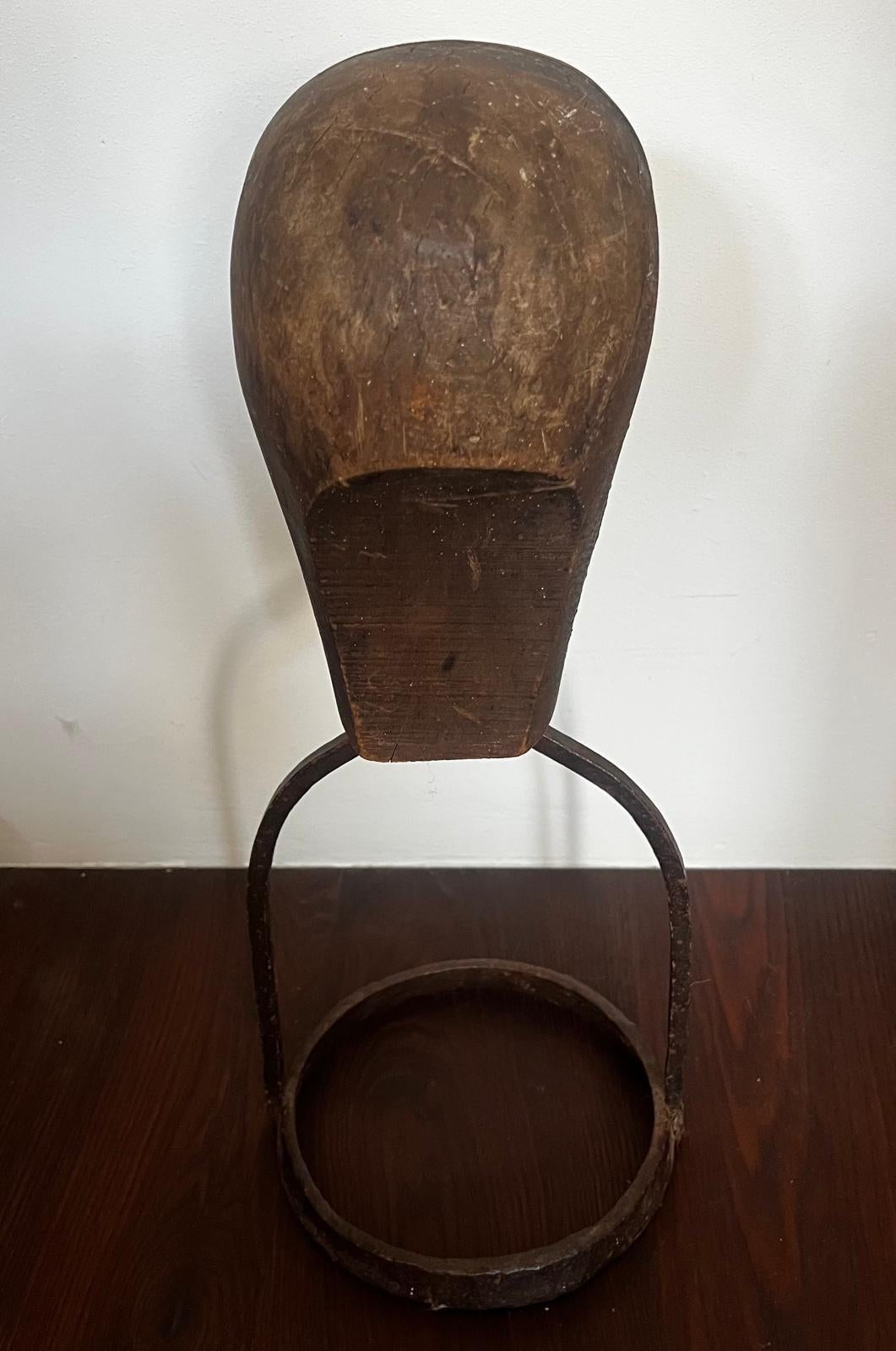 Fer forgé Rare casque de tournoi italien de la Renaissance du XVe siècle avec support d'origine en vente
