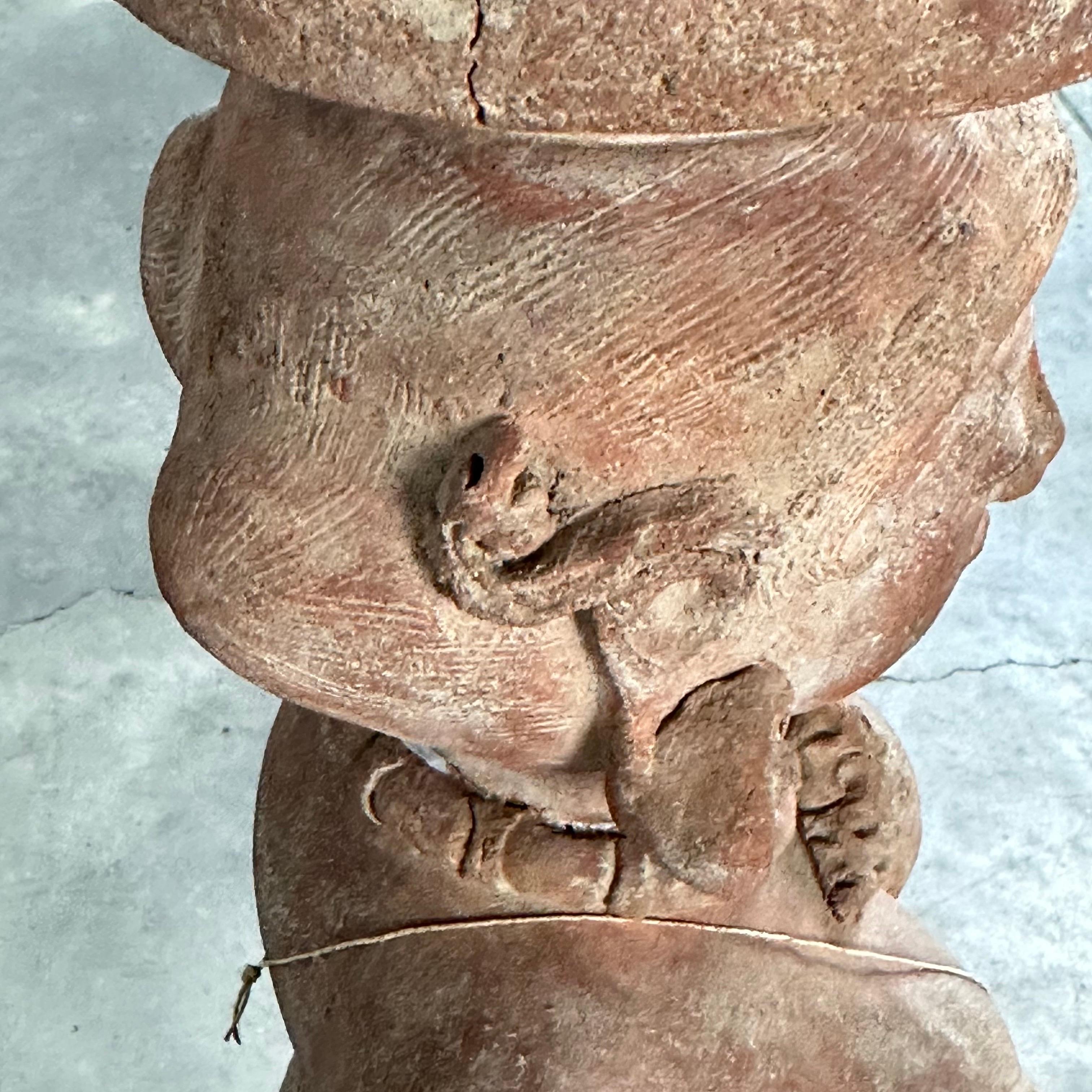 Rare figurine de majordome Majapahit en terre cuite du 15e siècle en vente 9