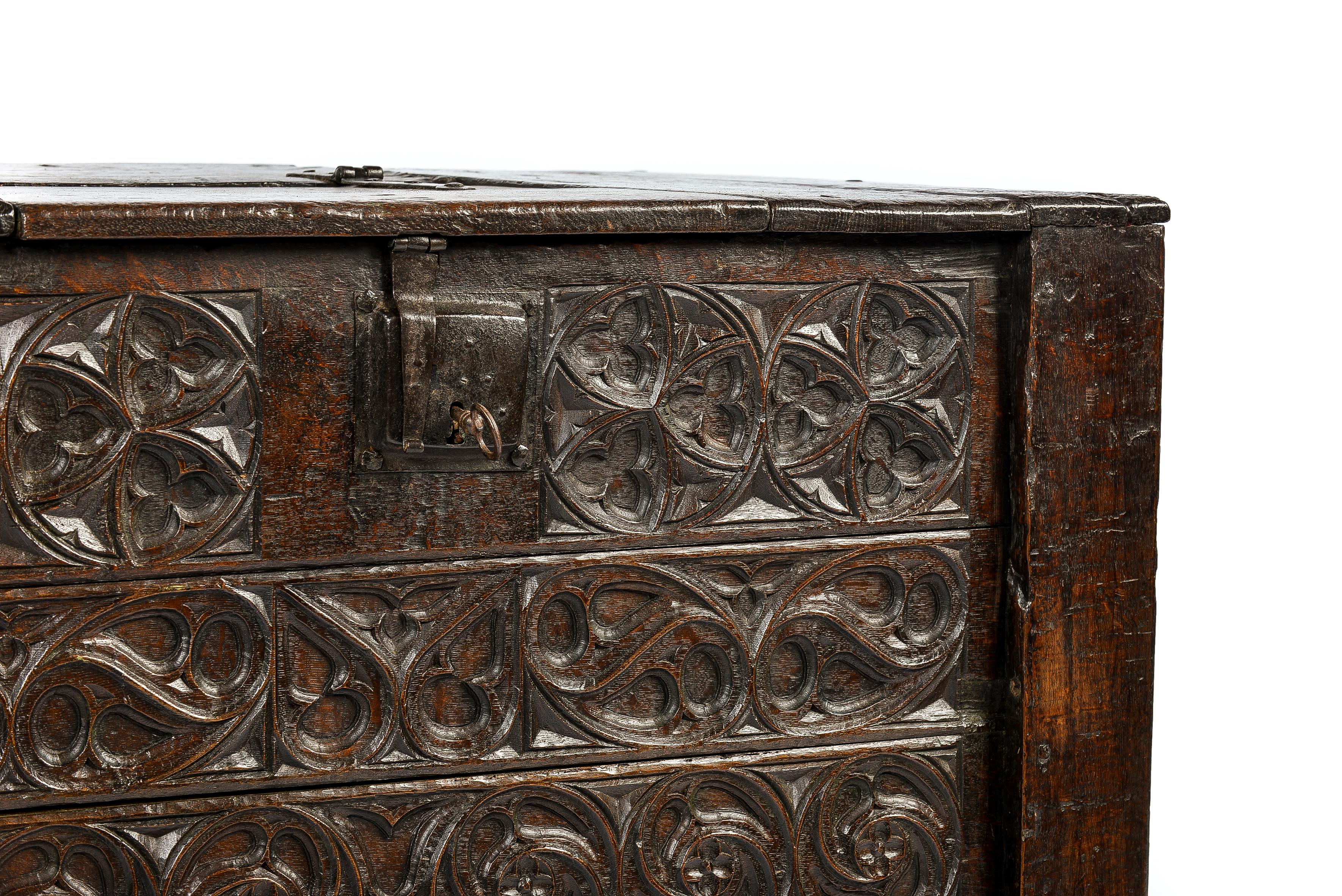 Rare 15th Century Solid Oak Medieval Dutch Gothic Chest or Trunk In Good Condition For Sale In Casteren, NL