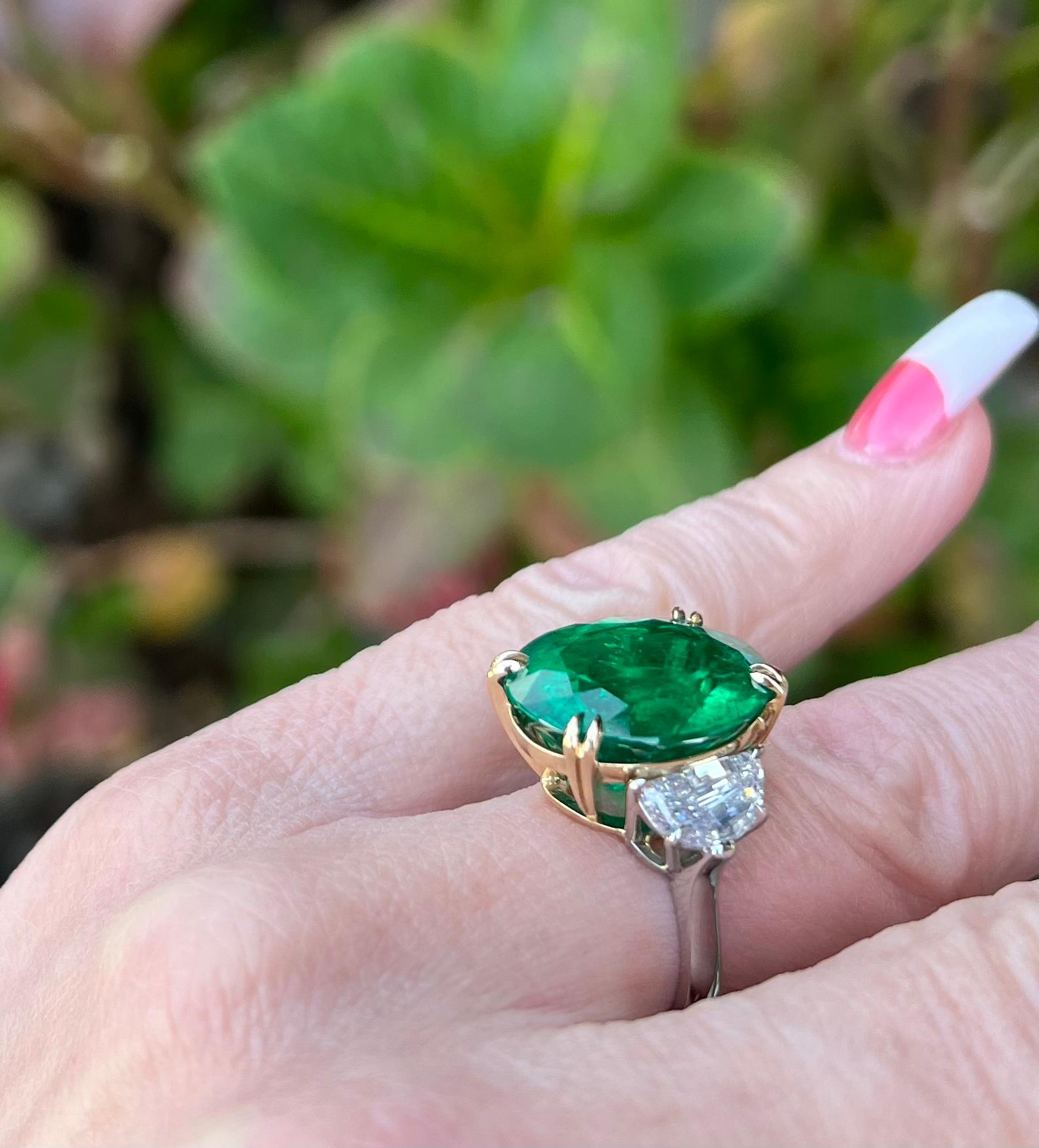 Rare 16.04 Carat AGL Certified Huge Oval Columbian Emerald and Diamond Ring  In Excellent Condition In Tustin, CA