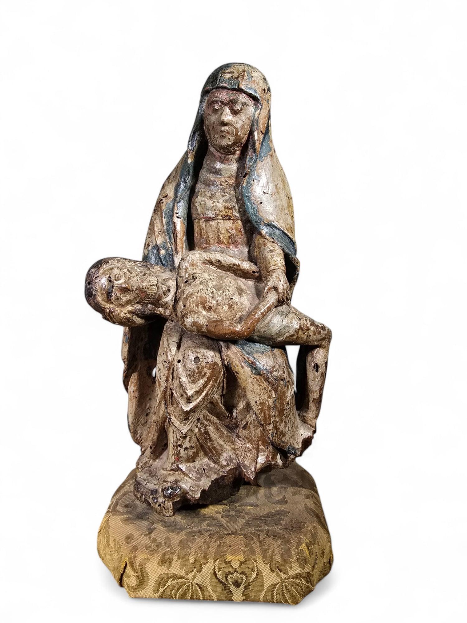 Rare sculpture de Pietà en bois polychrome française du XVIe siècle Bon état - En vente à Madrid, ES