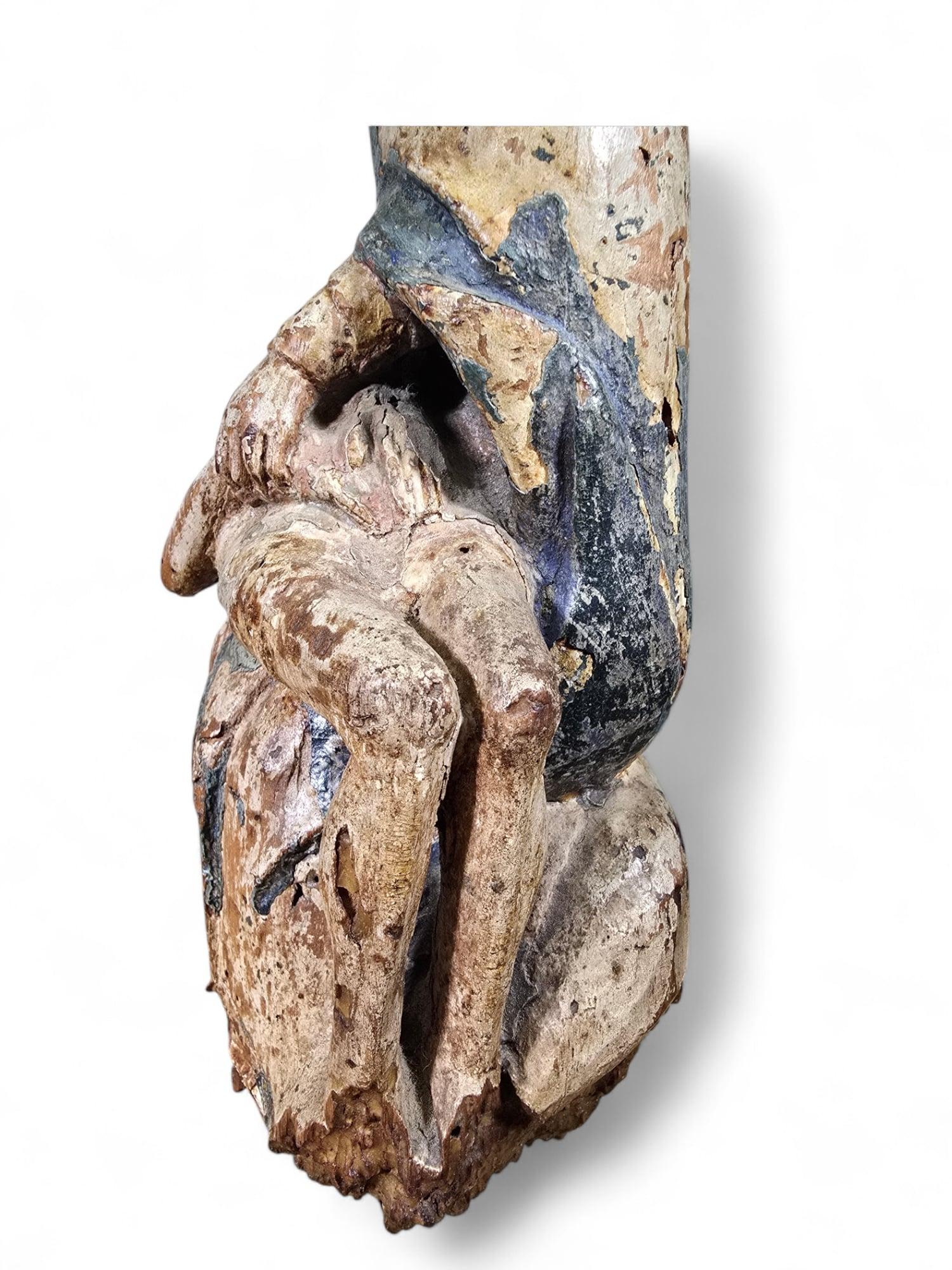XVIIIe siècle et antérieur Rare sculpture de Pietà en bois polychrome française du XVIe siècle en vente