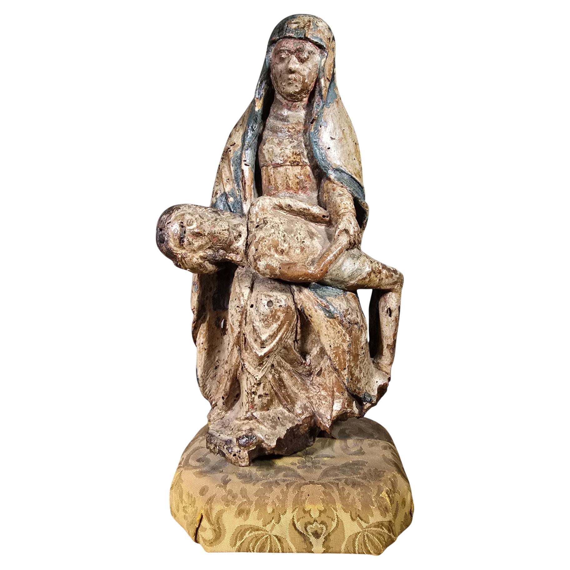 Rare sculpture de Pietà en bois polychrome française du XVIe siècle