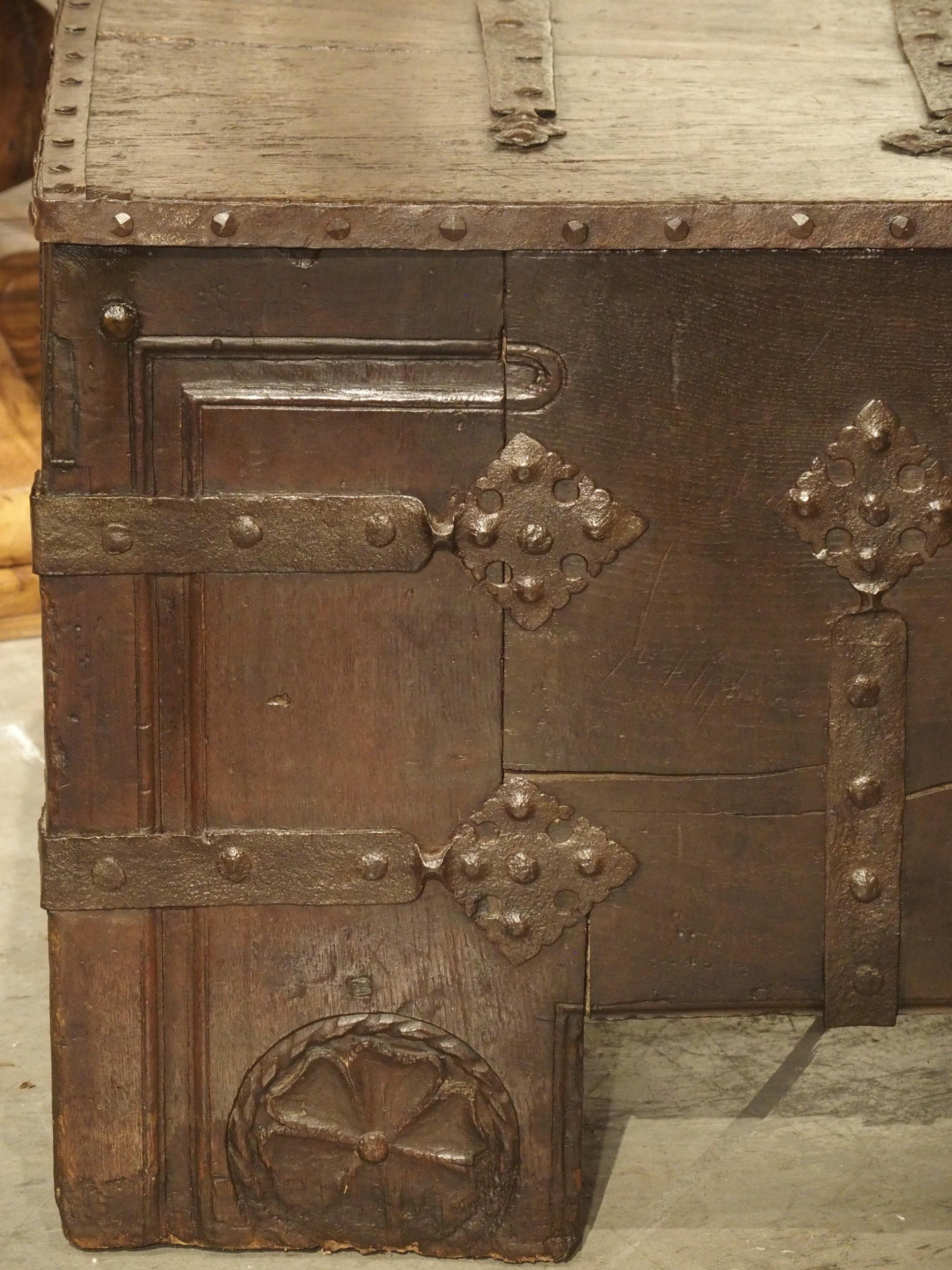 Rare 16th Century Oak and Iron “Stollentruhe” Trunk from Westphalia, Germany 4