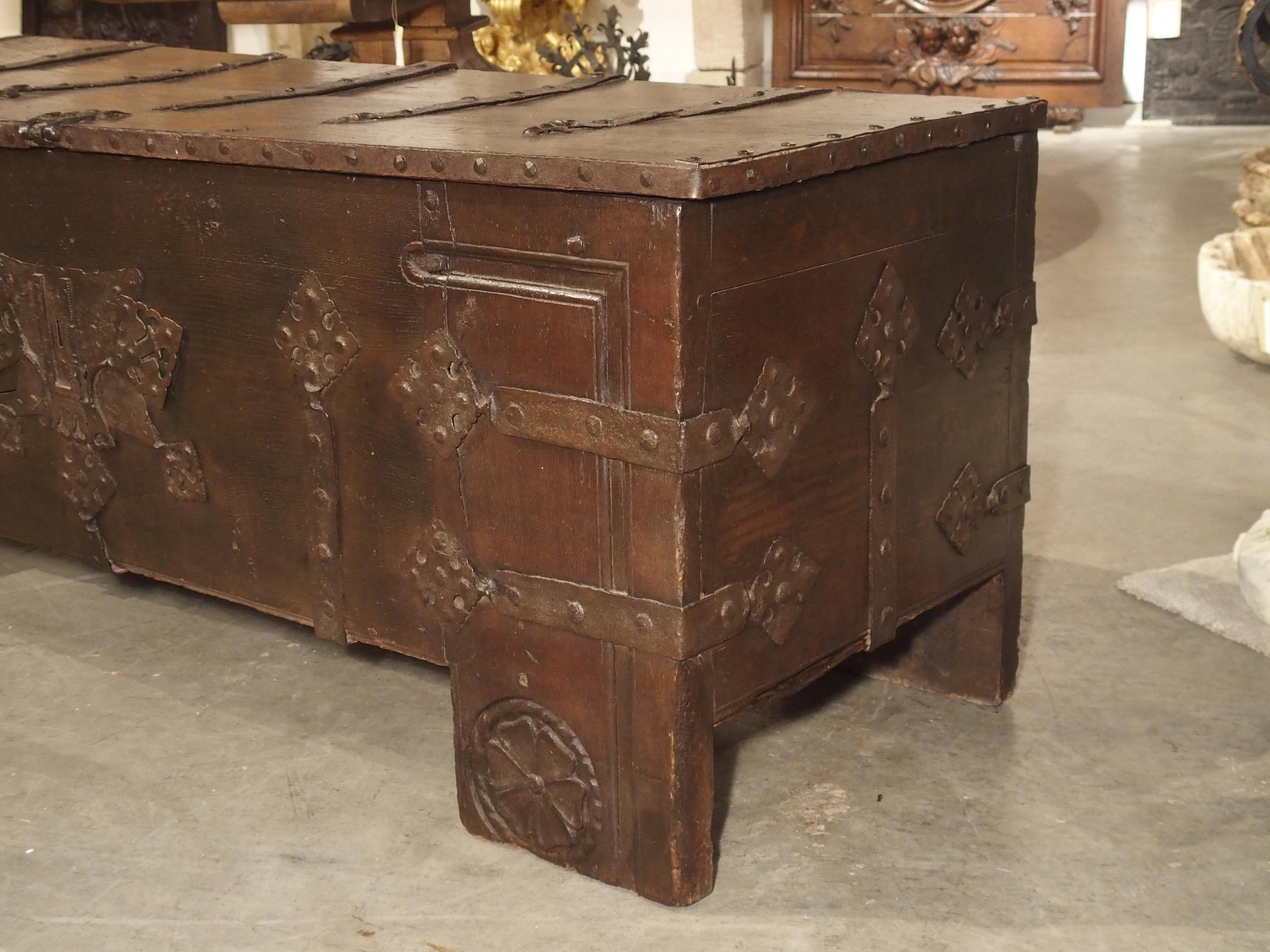 Rare 16th Century Oak and Iron “Stollentruhe” Trunk from Westphalia, Germany 5