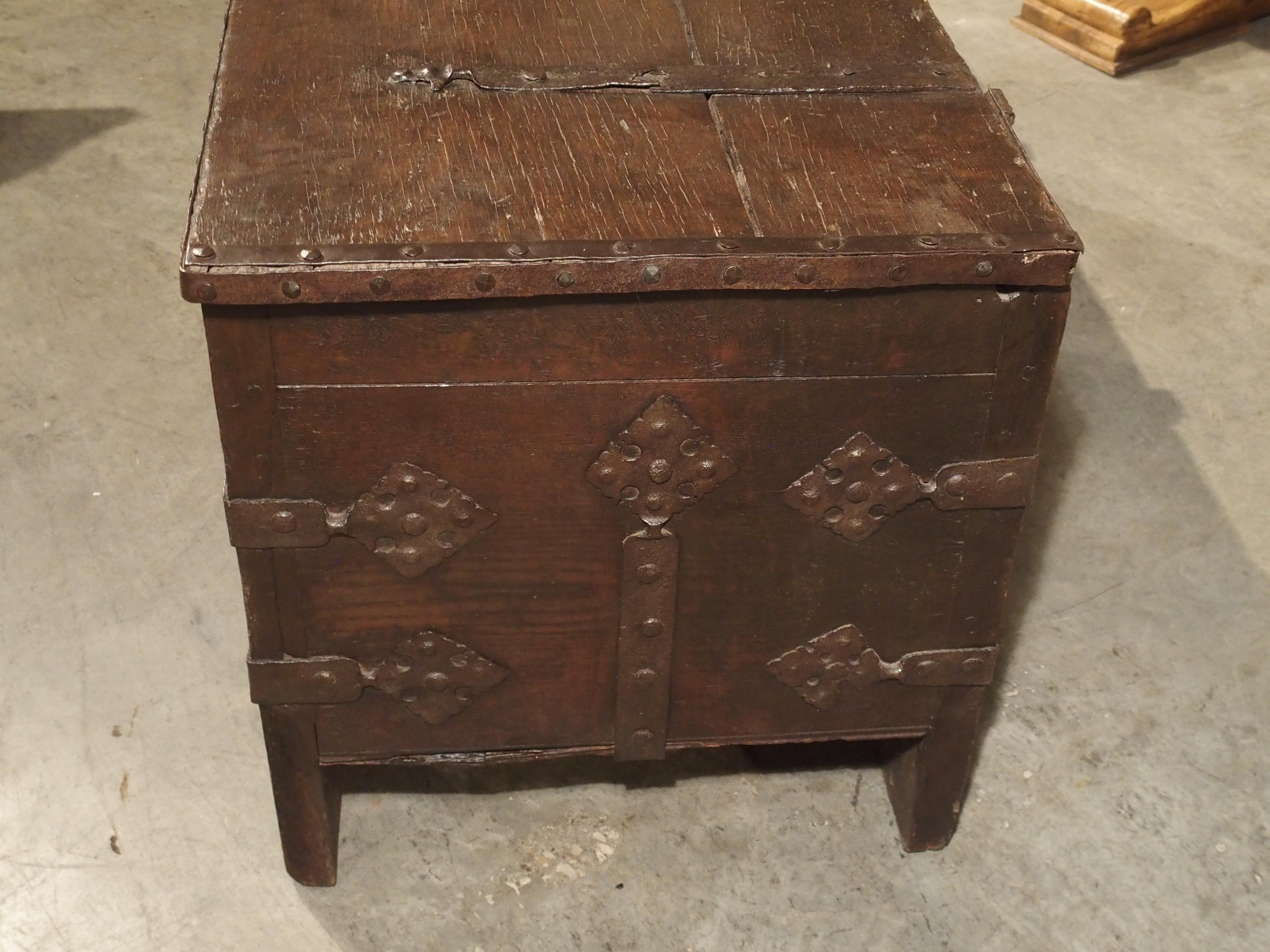 Rare 16th Century Oak and Iron “Stollentruhe” Trunk from Westphalia, Germany 11