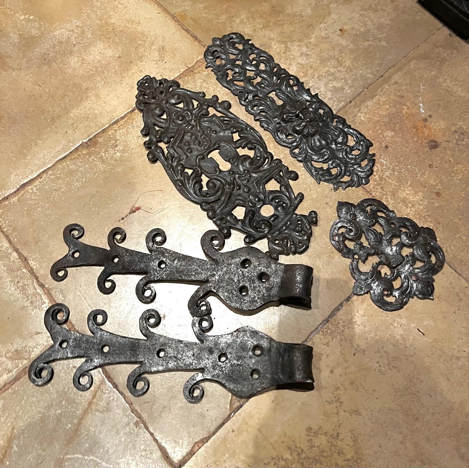 Rare 16th Century Renaissance Wrought Iron Door Hardware, Escutcheons & Hinges In Excellent Condition For Sale In Doha, QA
