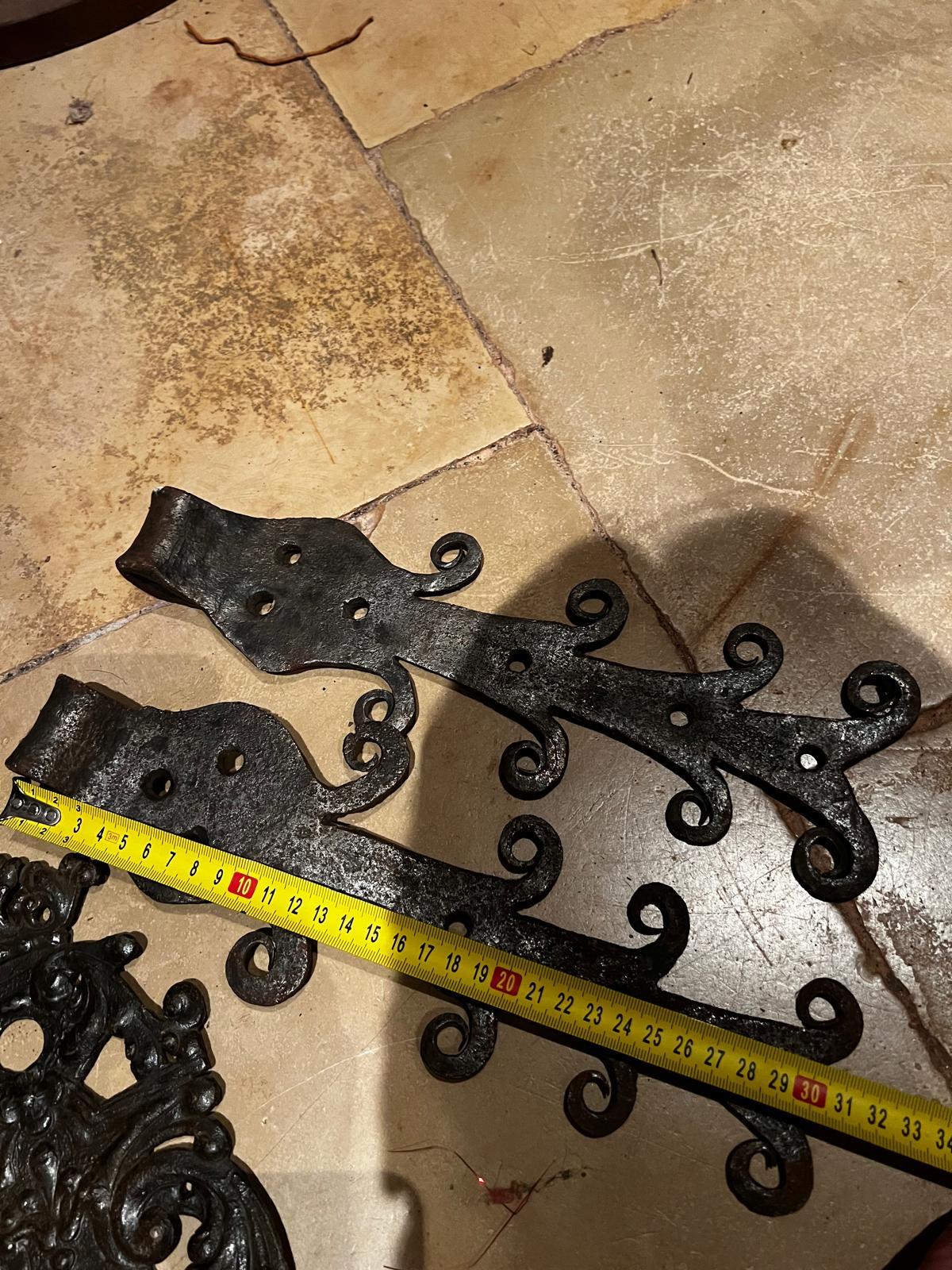 Rare 16th Century Renaissance Wrought Iron Door Hardware, Escutcheons & Hinges For Sale 2