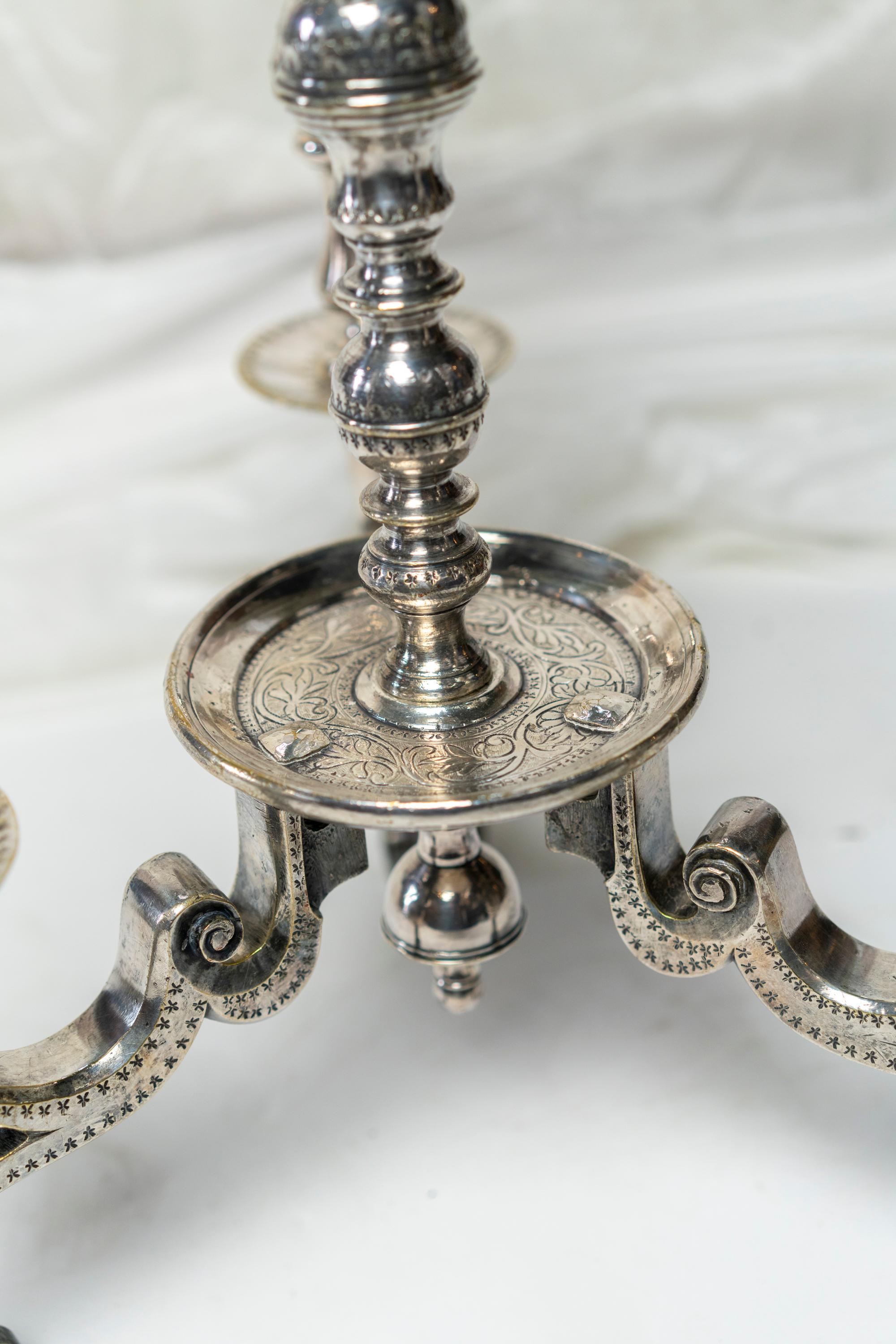 Rare chandelier hollandais en bronze argenté du 17/18e siècle Bon état - En vente à Montreal, QC