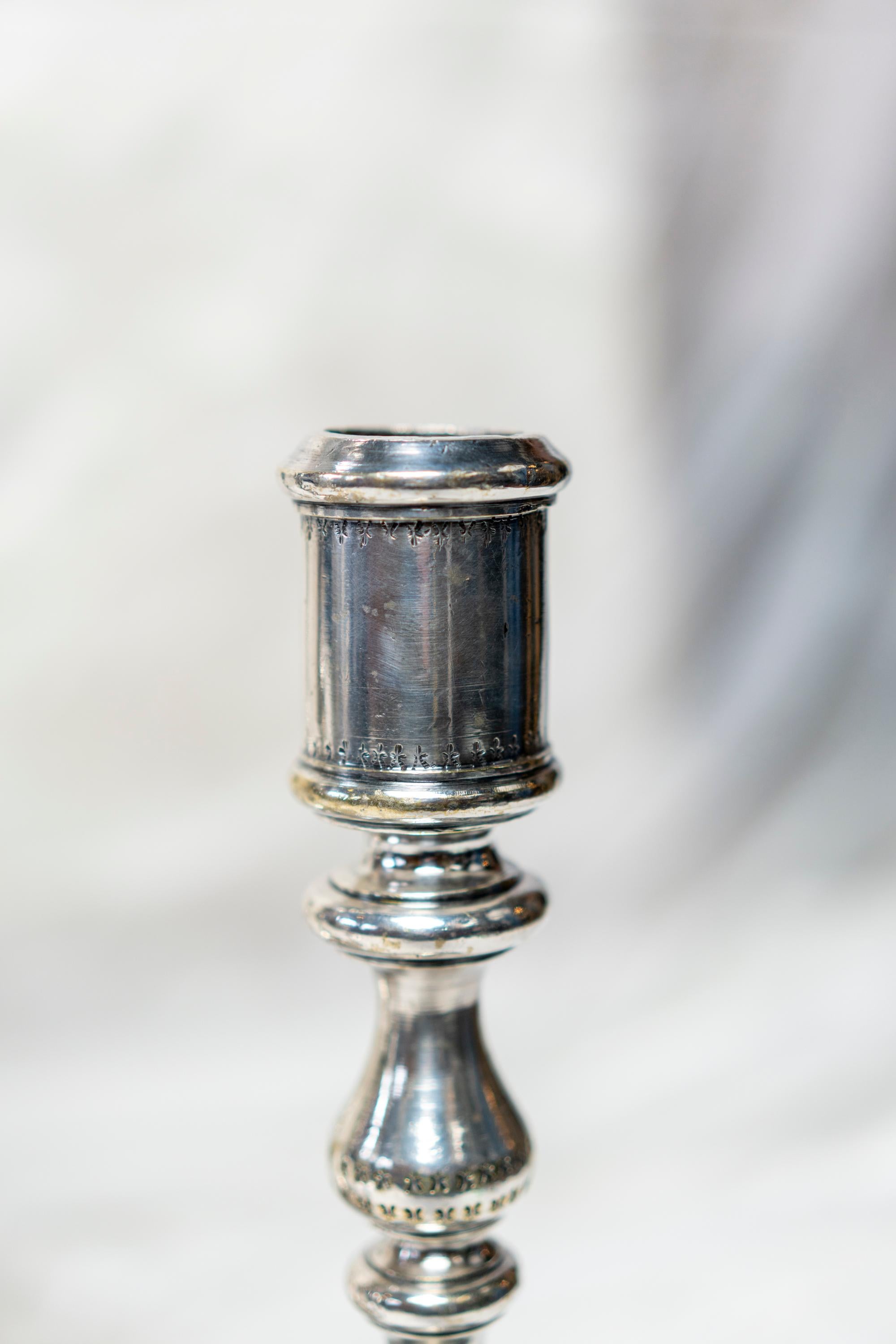 Début du XVIIIe siècle Rare candélabre en bronze argenté néerlandais du 17-18e siècle en vente