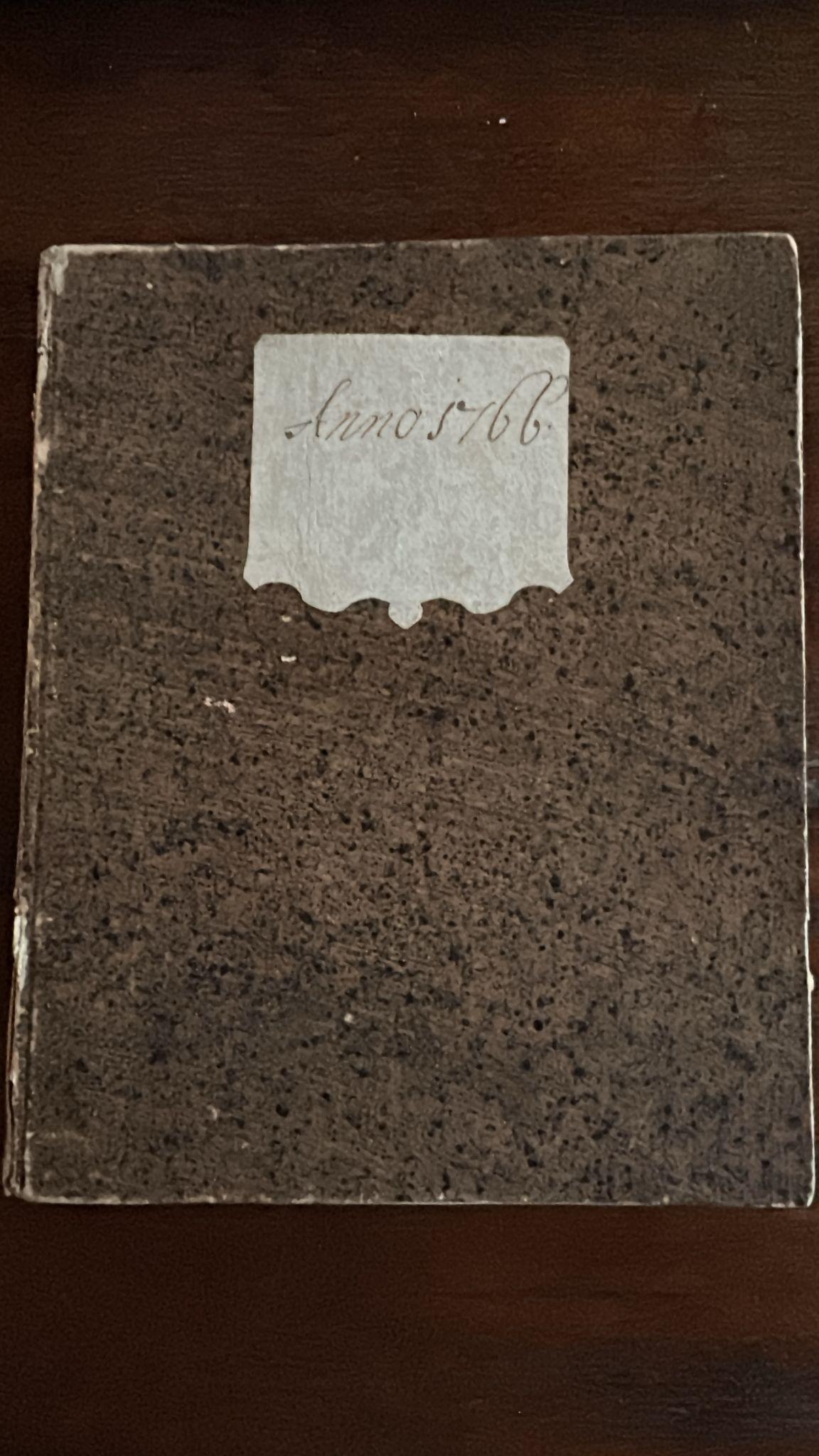 Schreib-Kalender bavarese annotato, Monaco 1766 - Con resoconti manoscritti contemporanei

Un raro esemplare sopravvissuto di uno Schreib-Kalender (calendario da scrivere) bavarese per l'anno 1766, stampato a Monaco da Franz Joseph Thuille. Questi