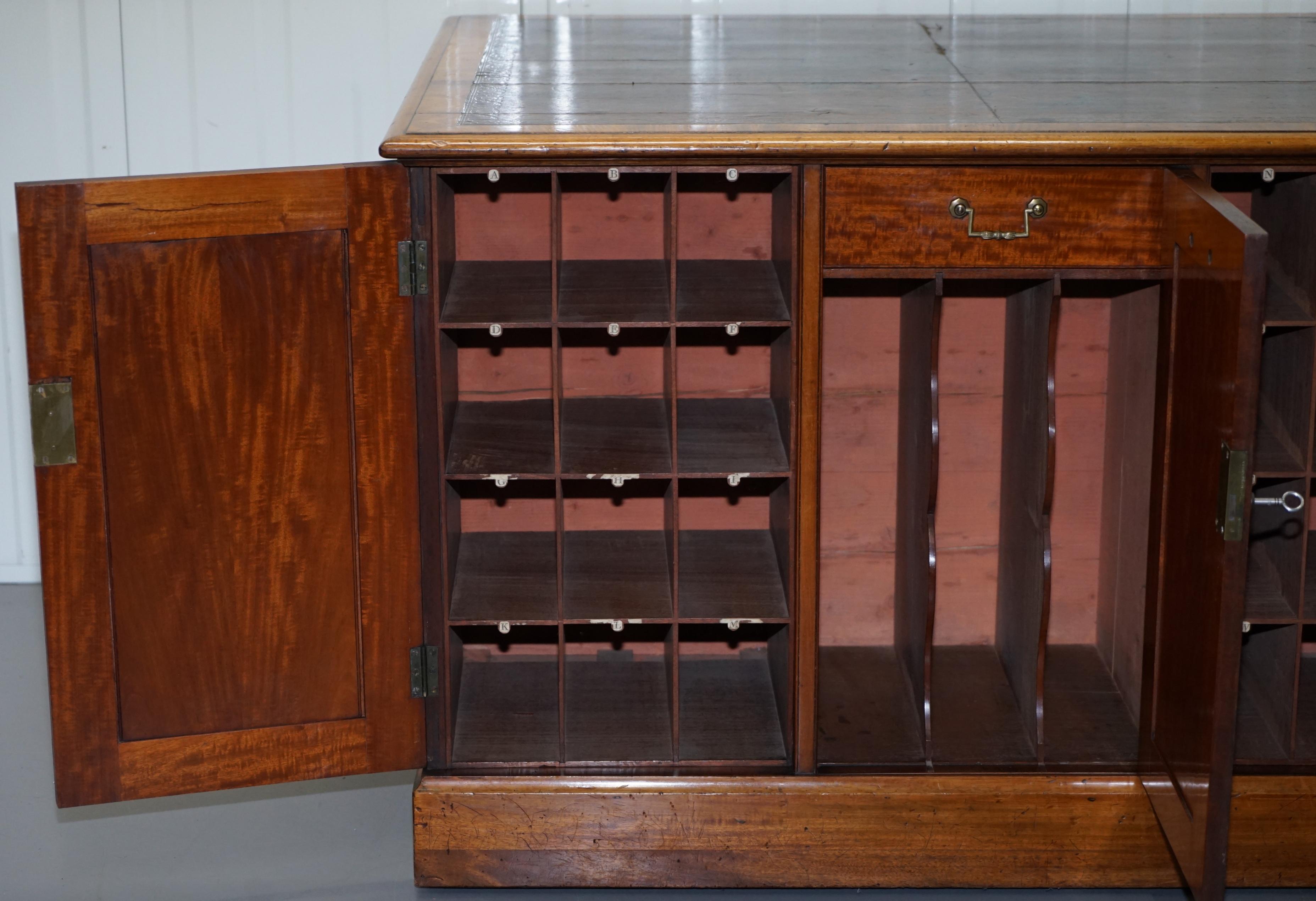 Rare 1794 George III Gillows of Lancaster Double Sided Postmasters Sorting Desk For Sale 7