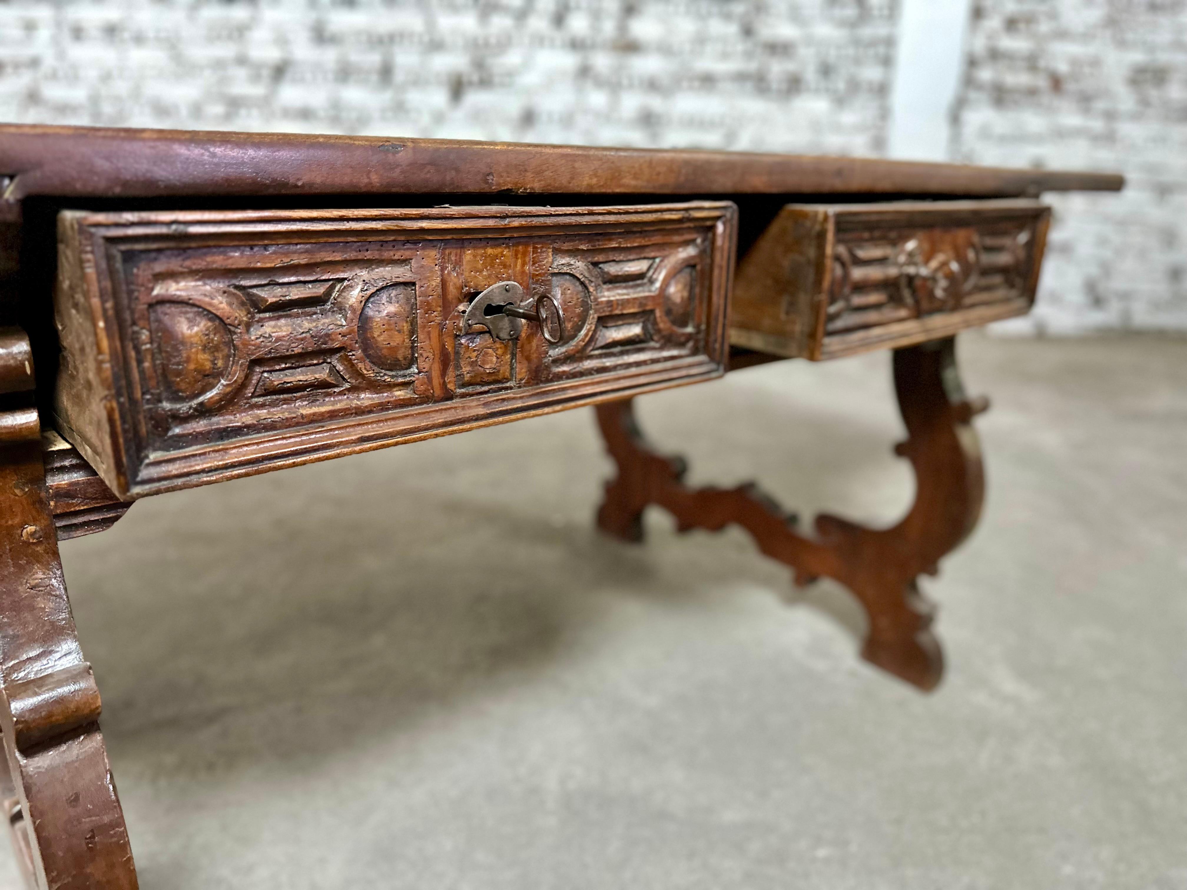 18th Century and Earlier Rare 17c Spanish Reflectoire Dining Table For Sale