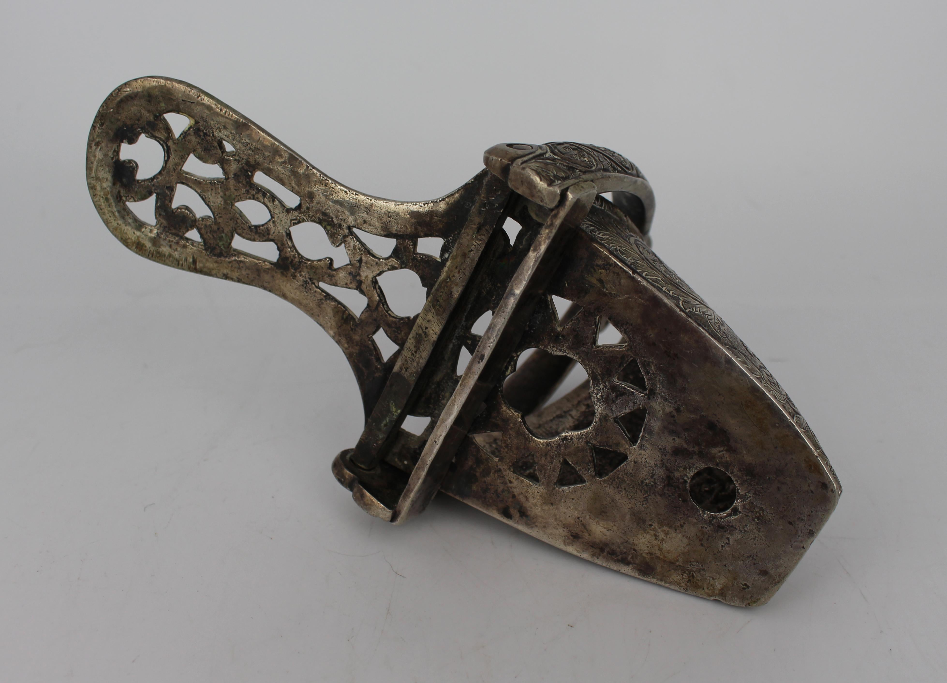 Rare 17th/18th Century Silver-Plated Ornate Shoe Stirrup – Spanish Colonial Chapado en plata en venta