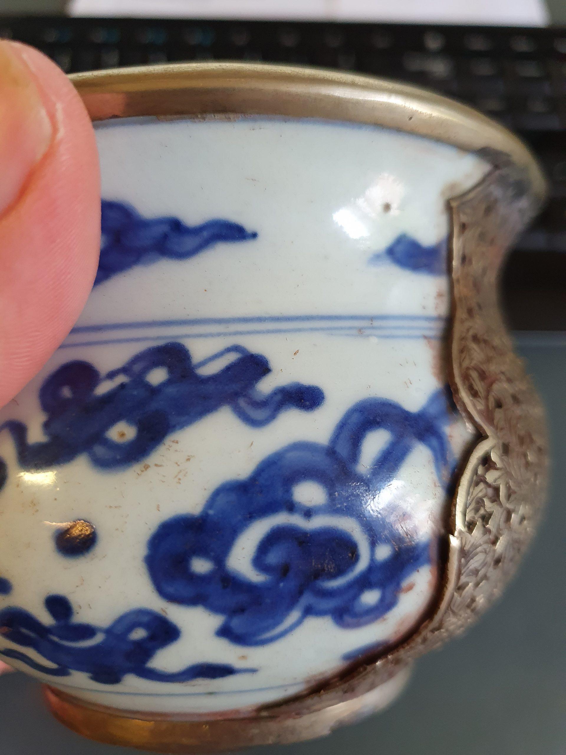 Rare 17th Century Transitional Early Kangxi Chinese Porcelain China Bowl Flowers For Sale 6