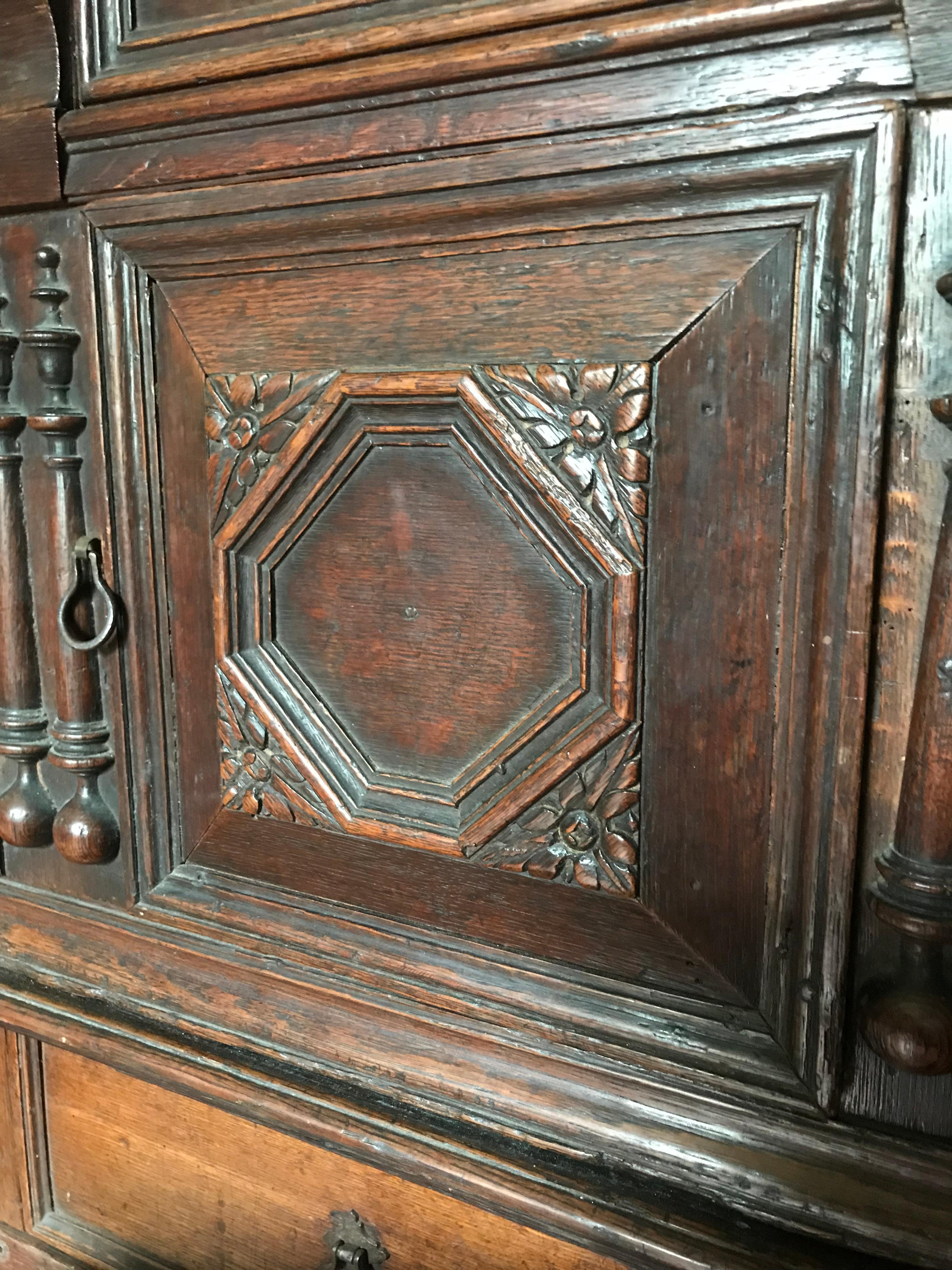 Travail du bois Rare cabinet de cour du 17e siècle en vente